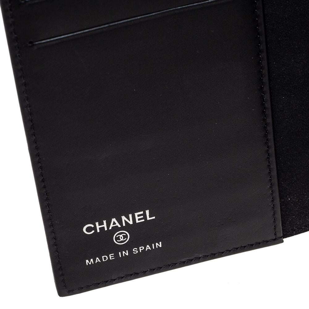 Chanel Black Caviar Leather CC Timeless Passport Holder Cover In Good Condition In Dubai, Al Qouz 2