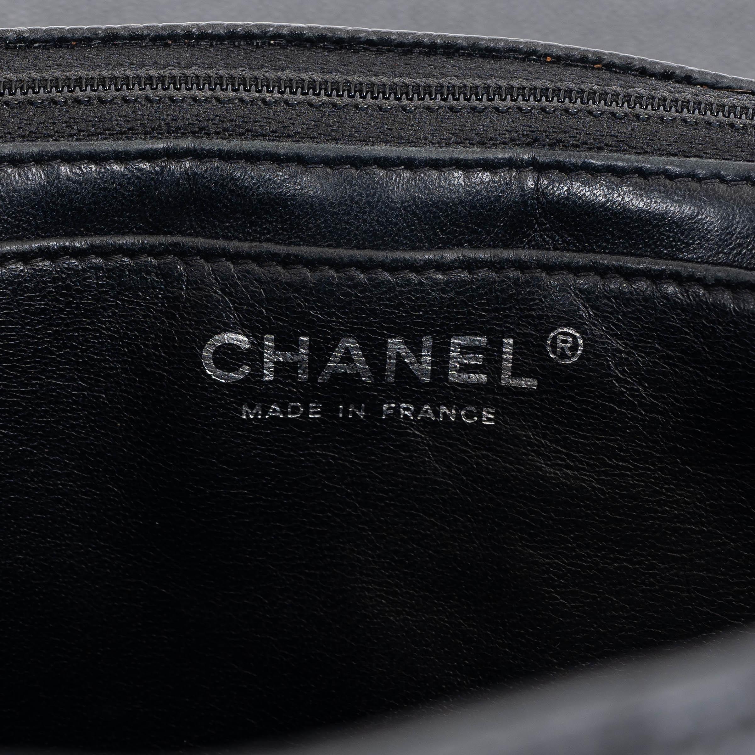 CHANEL black Caviar leather CLASSIC JUMBO SINGLE FLAP Bag For Sale 3