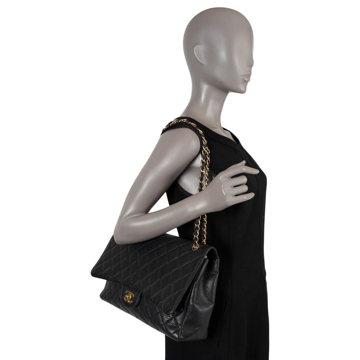 CHANEL black Caviar leather CLASSIC MAXI SINGLE FLAP Shoulder Bag For Sale 7