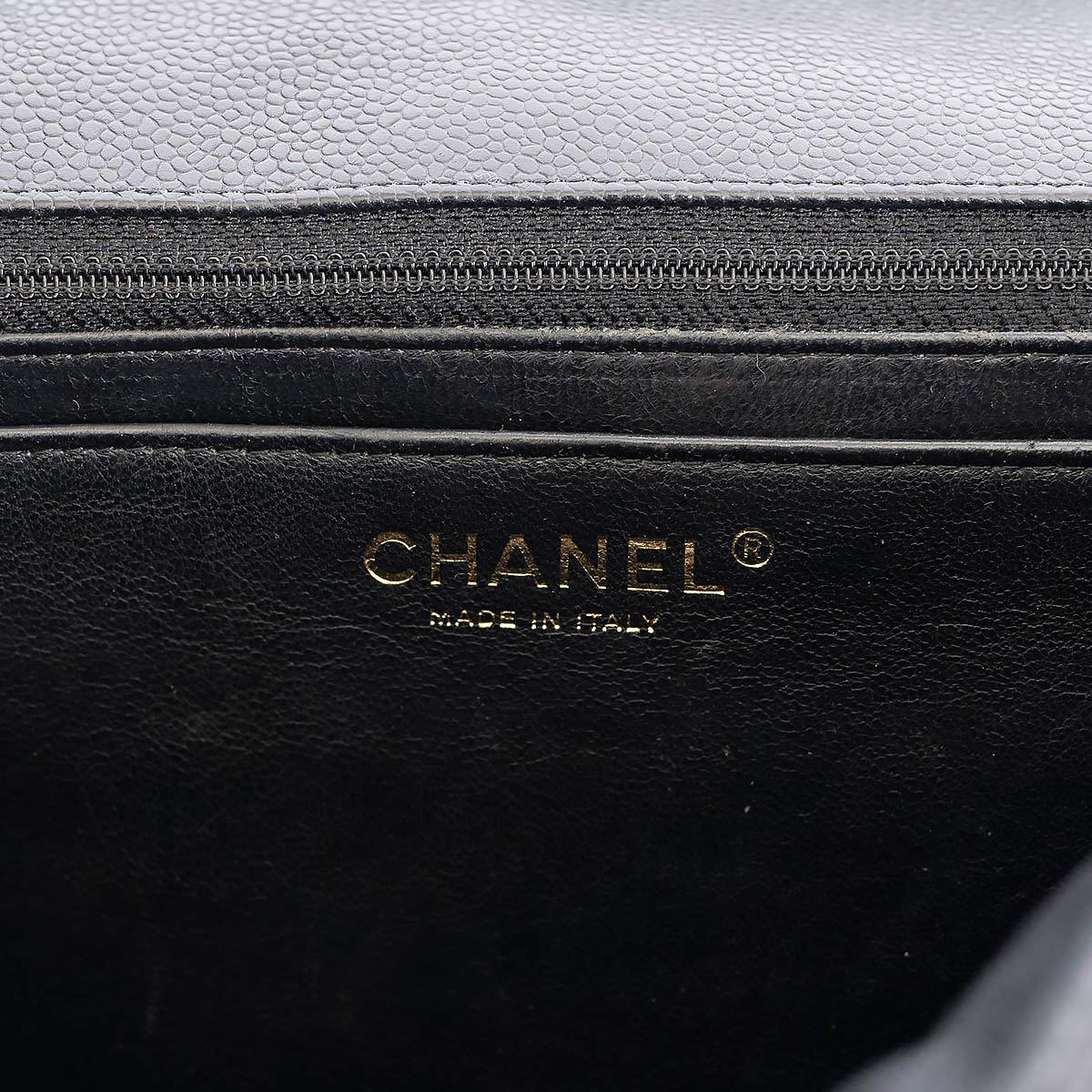 CHANEL black Caviar leather CLASSIC MAXI SINGLE FLAP Shoulder Bag For Sale 5