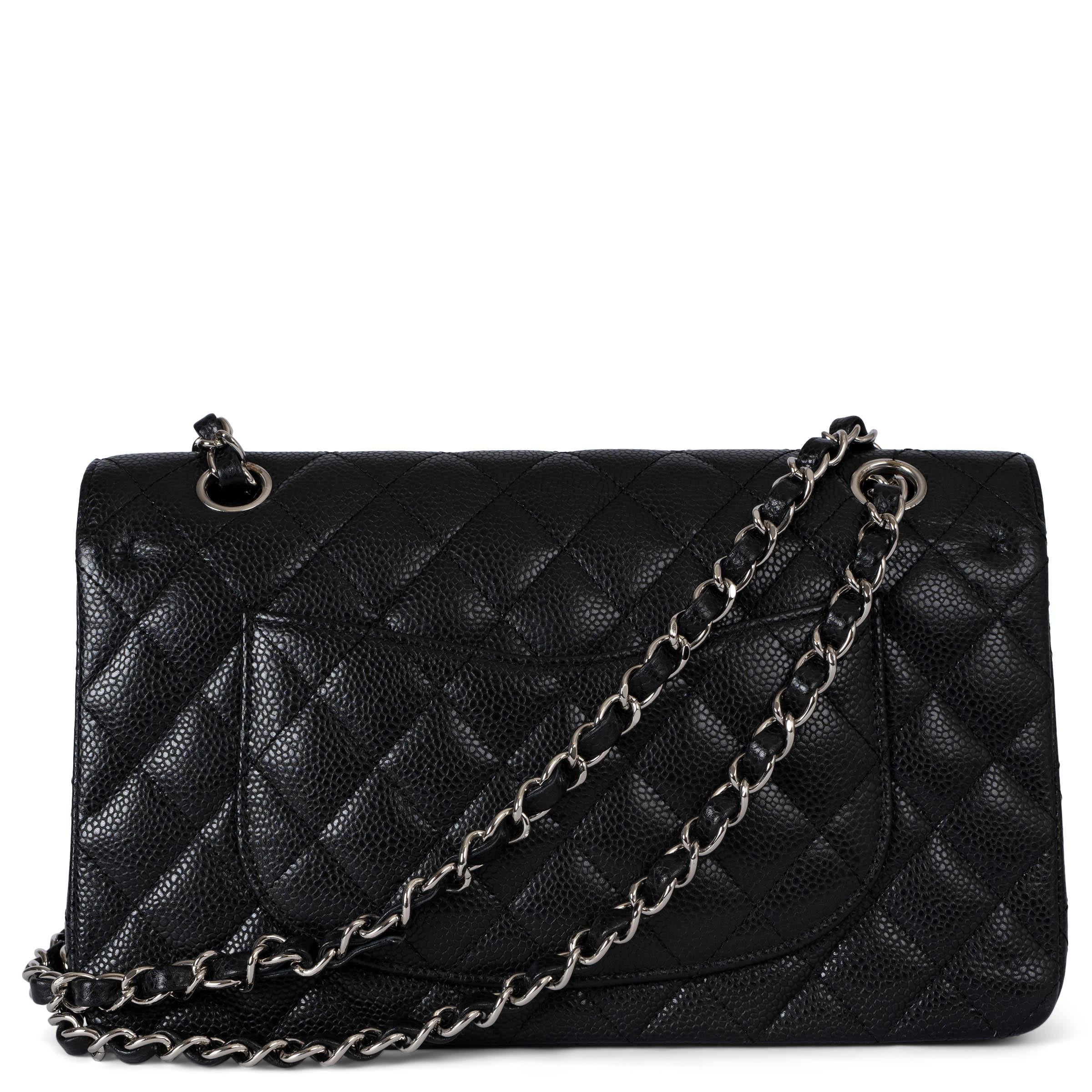 CHANEL CLASSIC MEDIUM 11 12 DOUBLE FLAP Bag aus schwarzem Kaviarleder