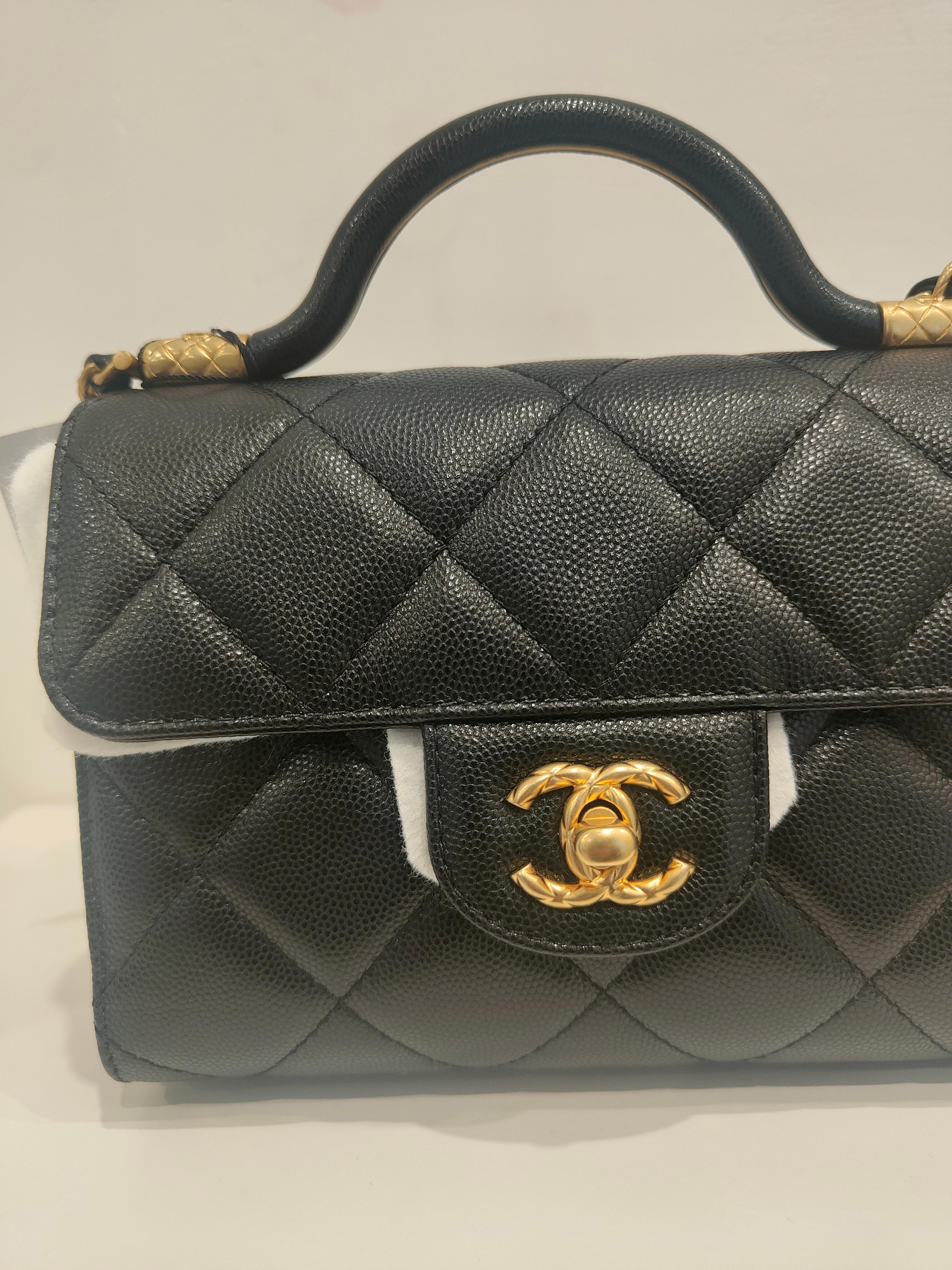 Chanel black caviar leather Gold hardware shoulder bag NWOT 7