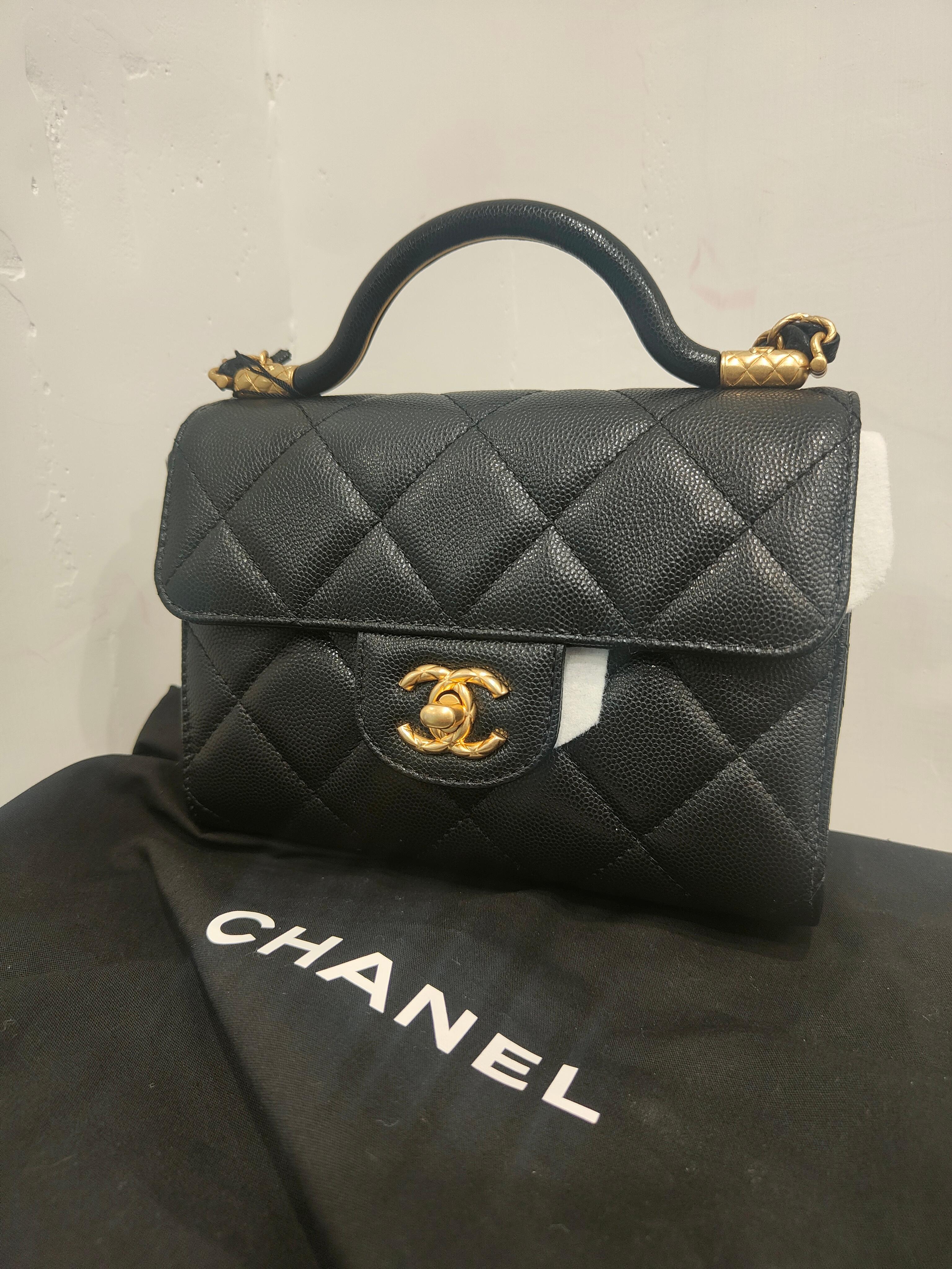 Chanel black caviar leather Gold hardware shoulder bag NWOT In New Condition In Capri, IT
