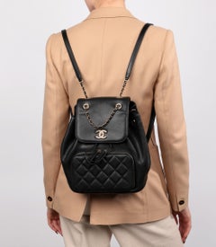 Chanel  Schwarzer Affinity Rucksack aus Leder und Lammfell in Kaviar