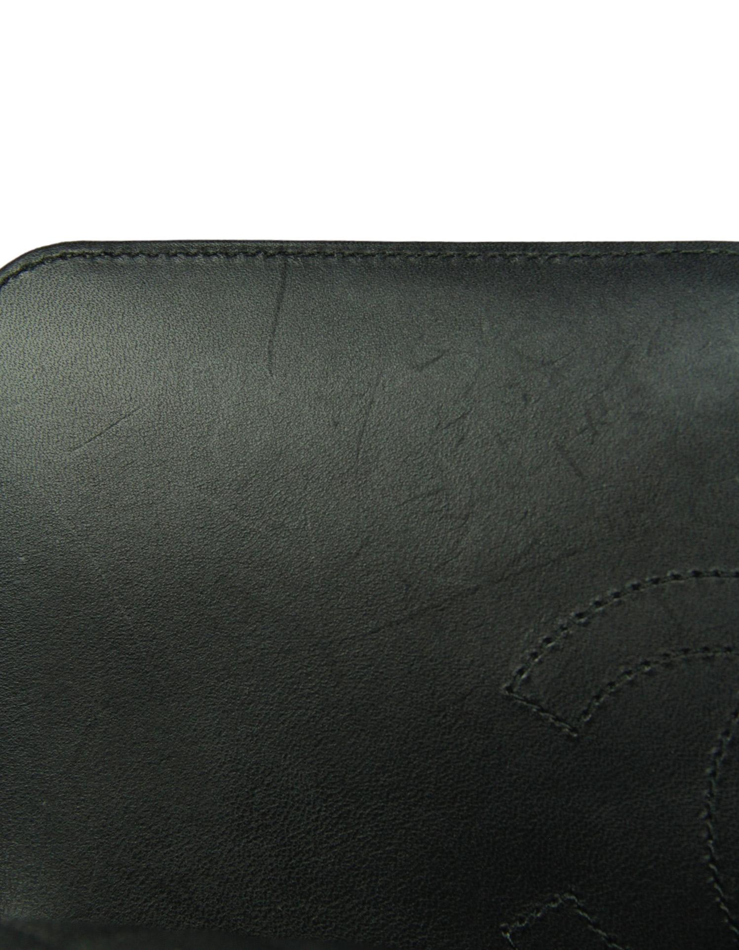 Chanel Bolso Crossbody Filigrana CC Mediano de Piel Caviar Negra en venta 7