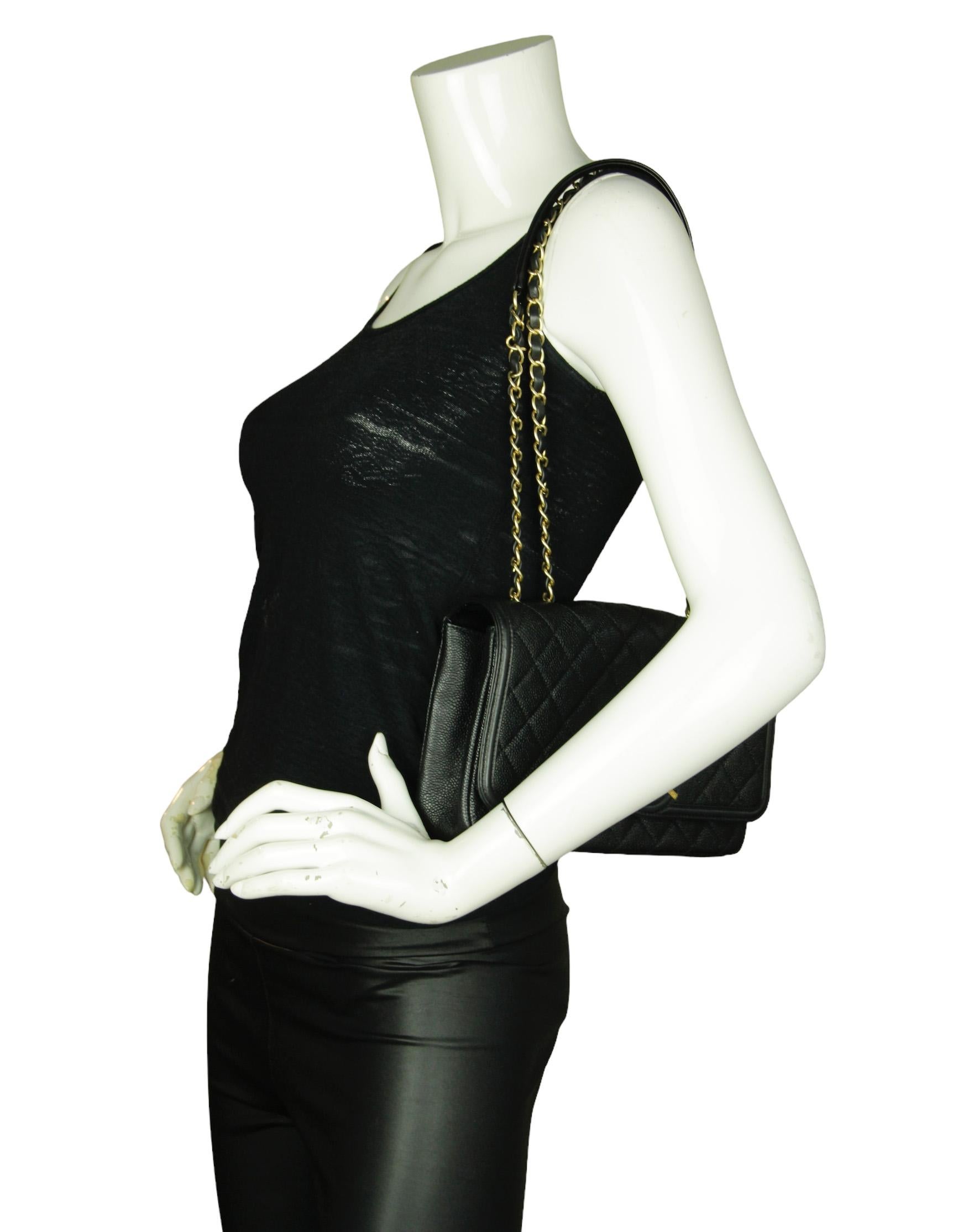 Chanel Bolso Crossbody Filigrana CC Mediano de Piel Caviar Negra Negro en venta
