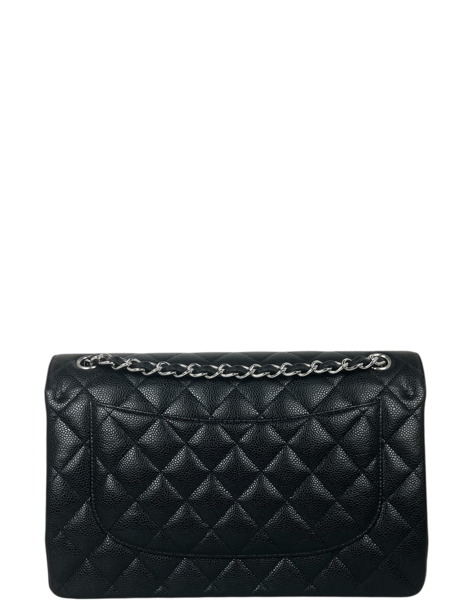 Chanel - Sac classique à double rabat en cuir noir caviar matelassé. Excellent état - En vente à New York, NY