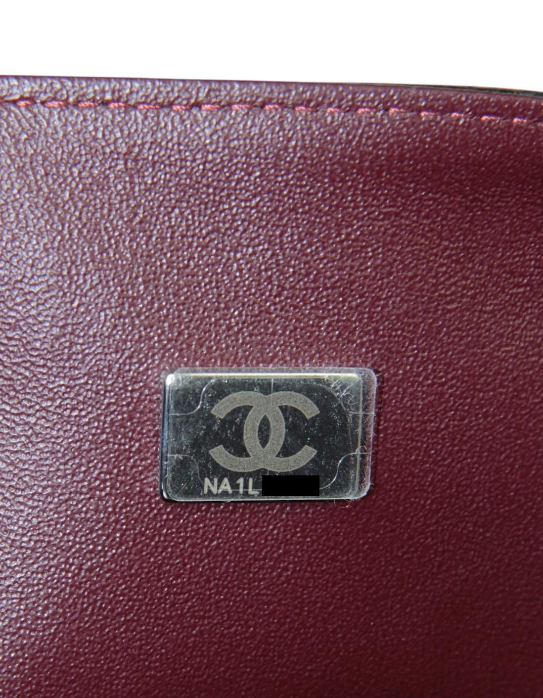 Chanel - Sac classique à double rabat en cuir noir caviar matelassé. en vente 4