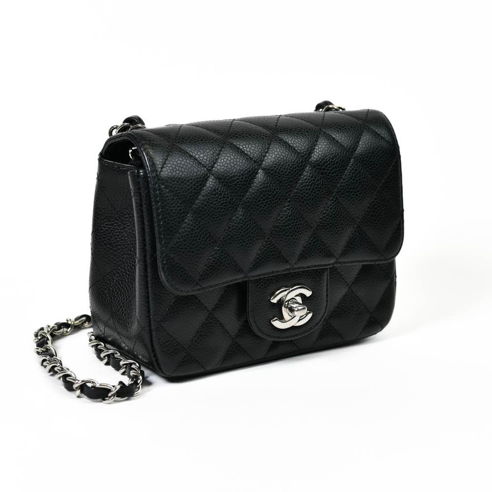 100% Authentic 

This shoulder bag is crafted of luxurious diamond quilted caviar leather in black. The bag features a leather threaded silver chain link shoulder strap and a flap with a silver CC turn lock. The flap opens to an interior of black