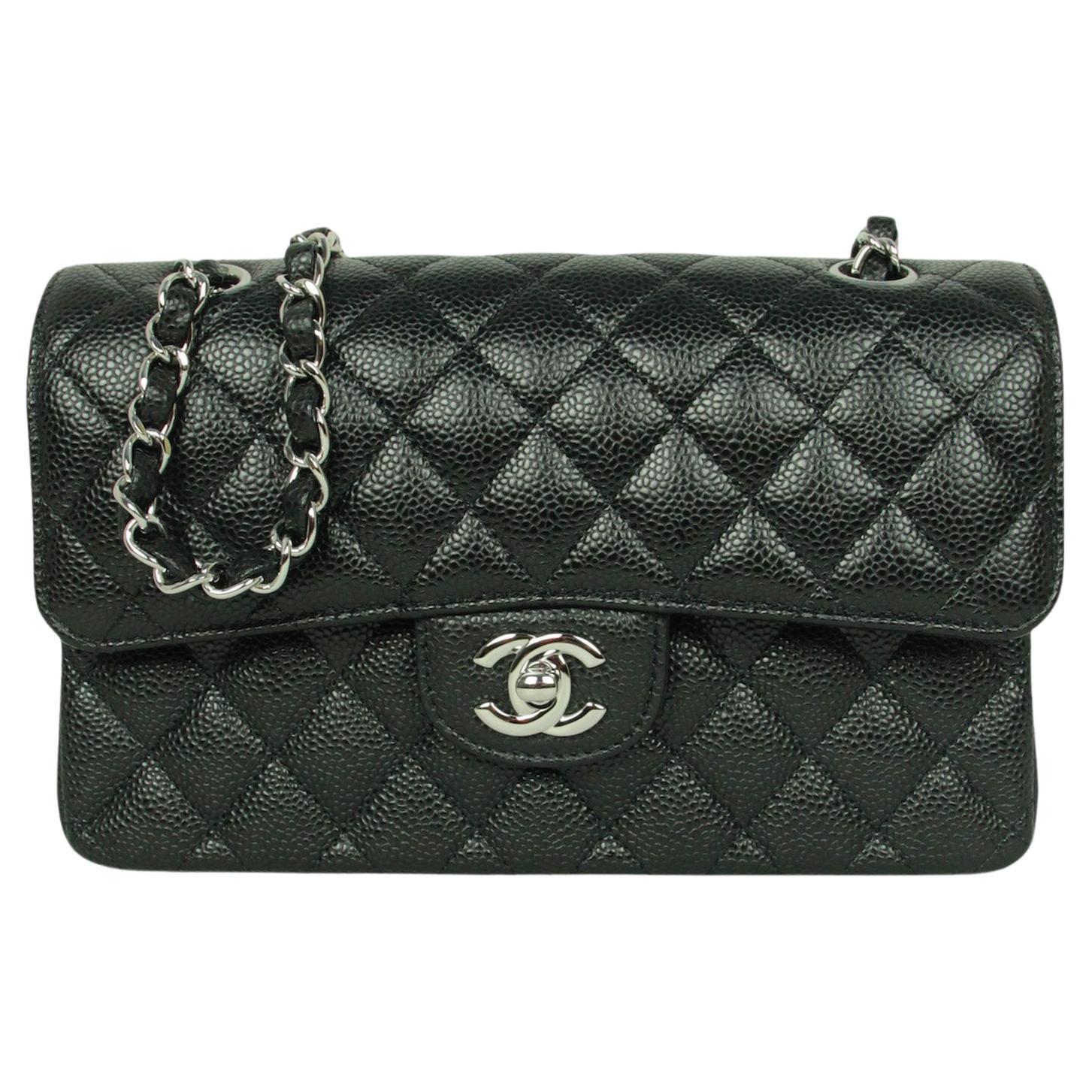 Did Chanel invent the shoulder bag?