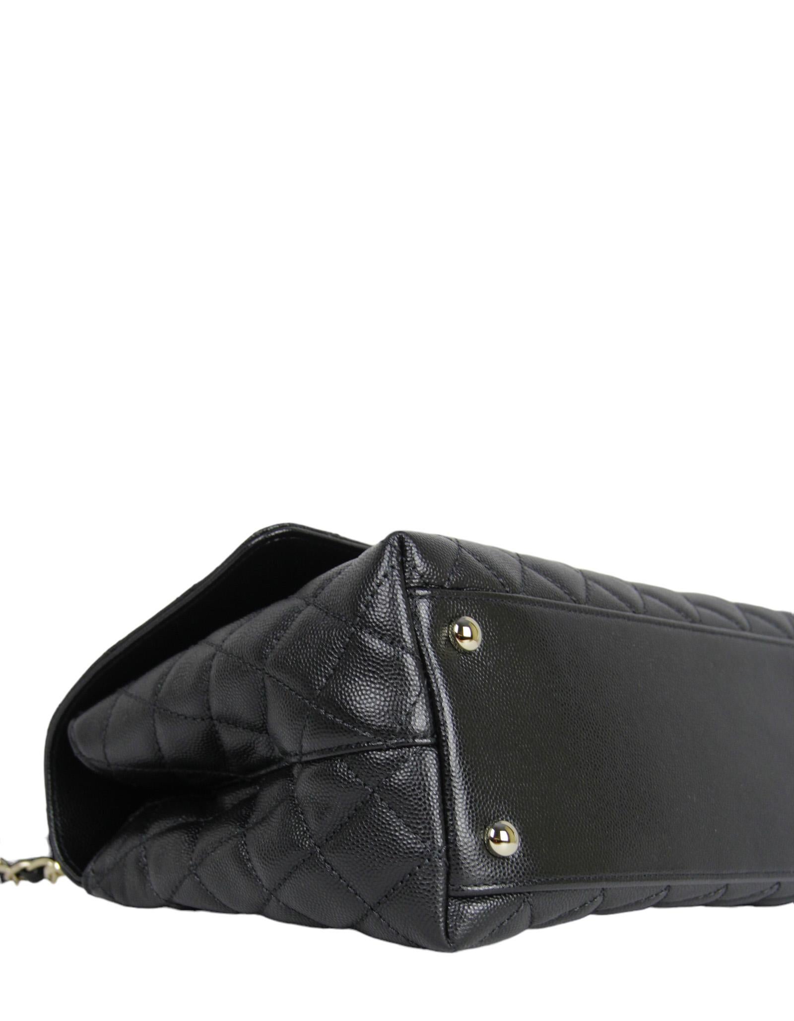 Chanel Noir Cuir Caviar Quilted Small Coco Handle Bag Flap Bag Pour femmes en vente