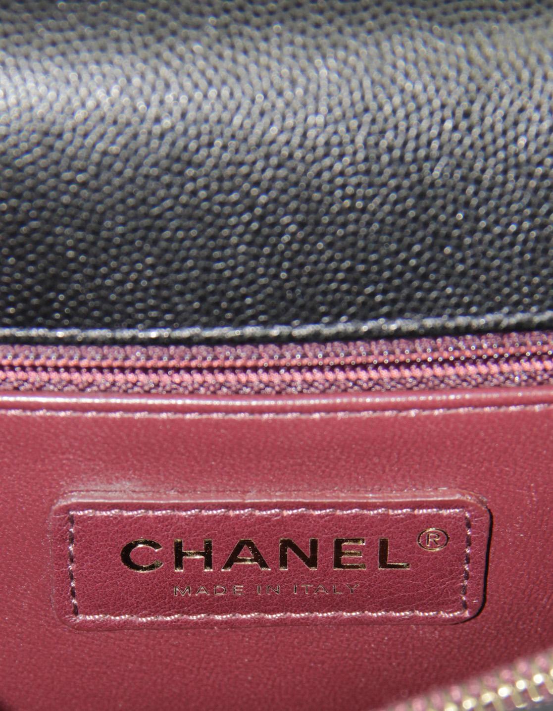 Chanel Noir Cuir Caviar Quilted Small Coco Handle Bag Flap Bag en vente 3