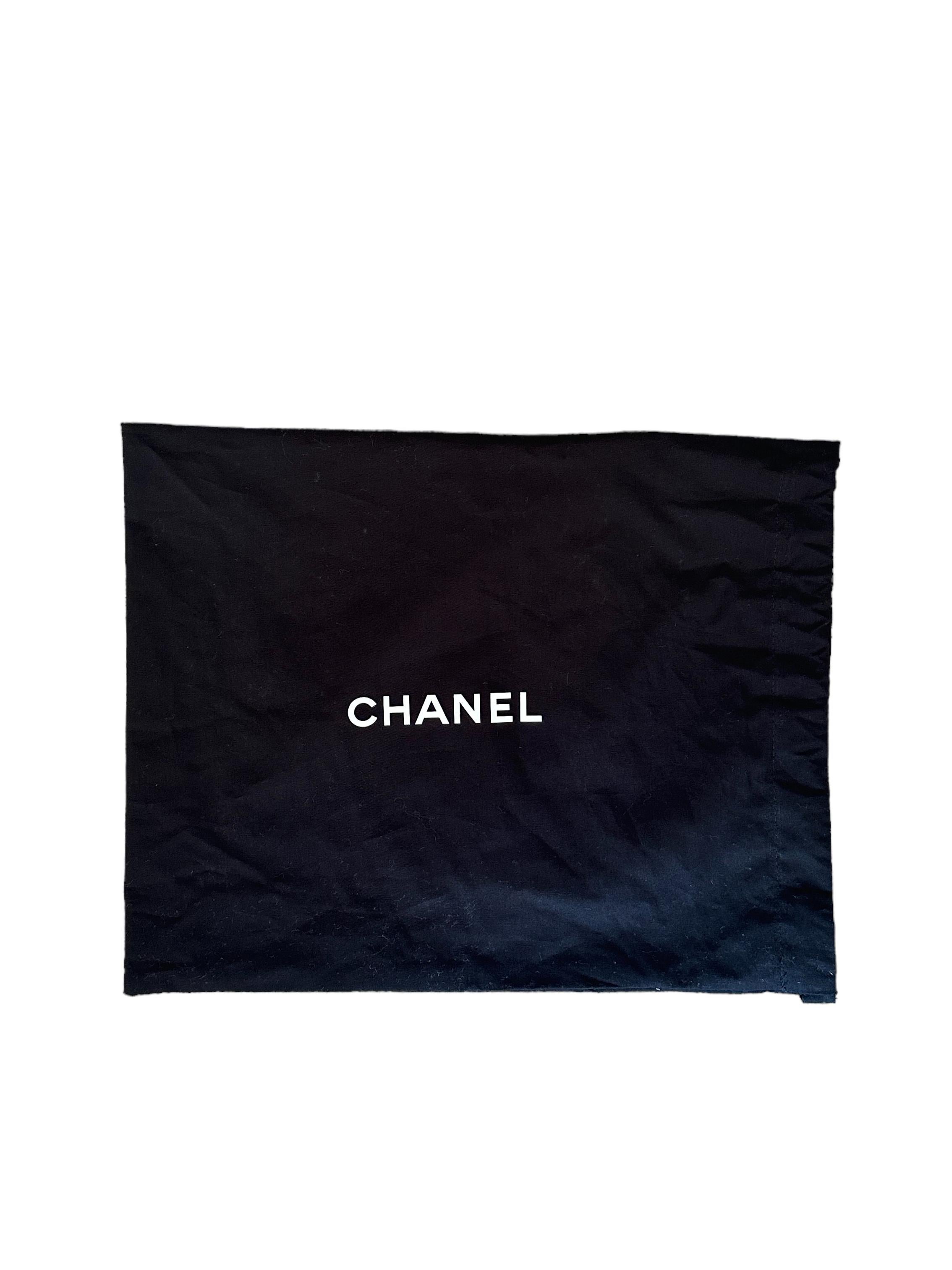Chanel - Petit sac à main en cuir caviar matelassé et chaîne autour du corps en vente 7