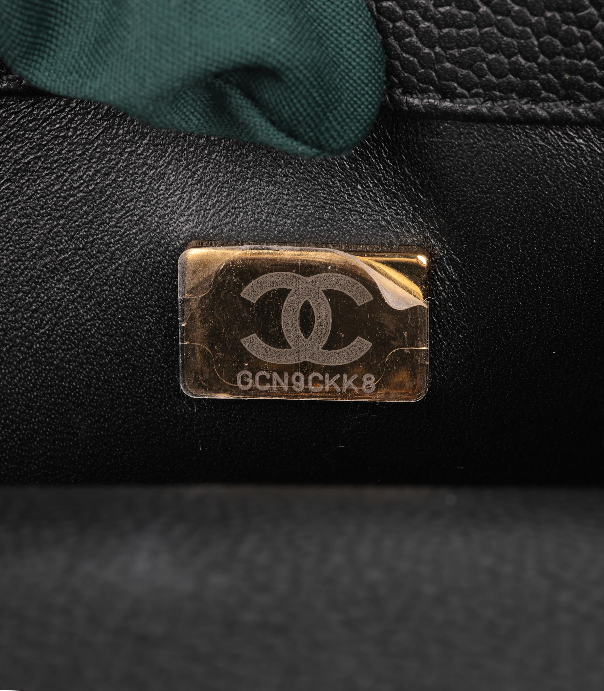 Chanel, borsa in pelle nera Caviale Sweetheart rettangolare con mini flap in vendita 5