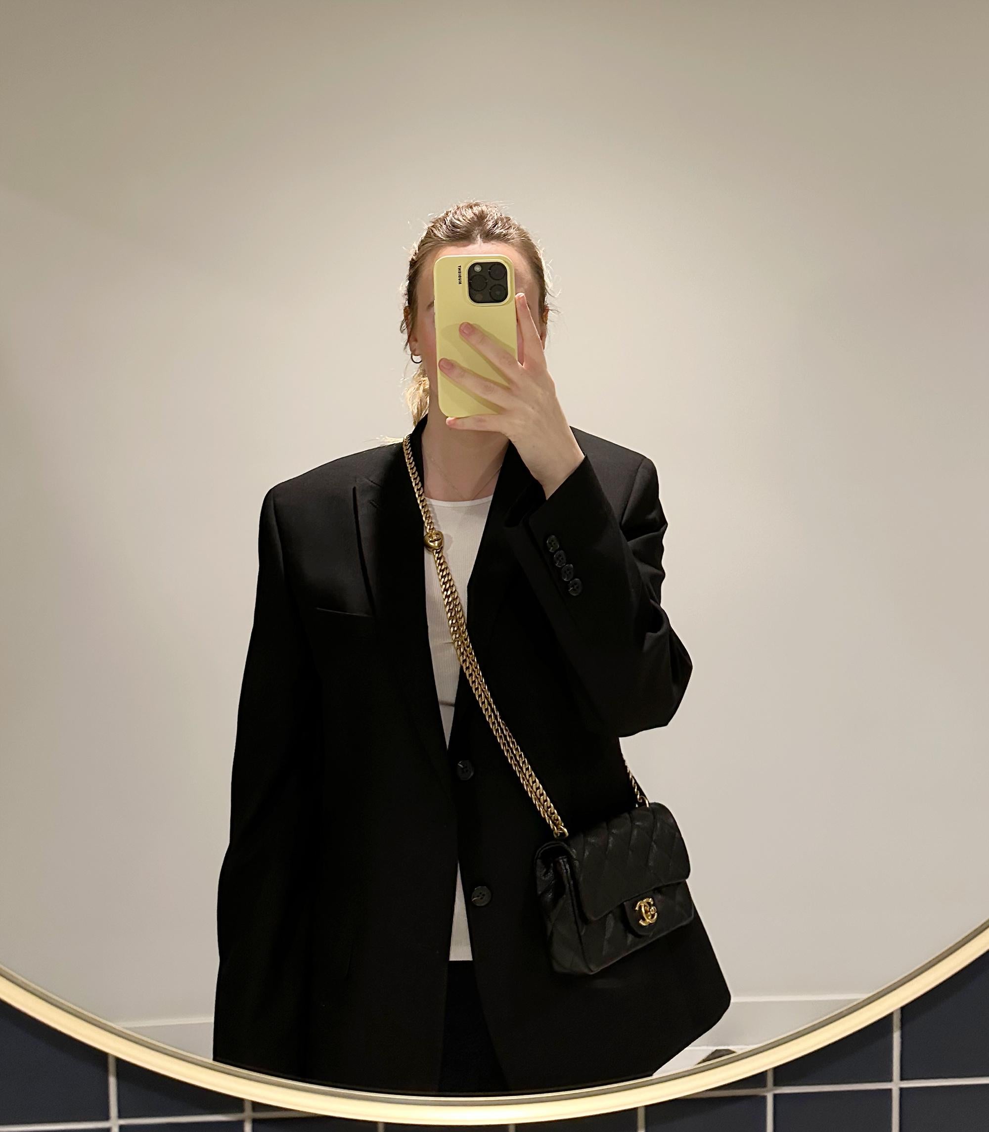 Chanel, borsa in pelle nera Caviale Sweetheart rettangolare con mini flap

Dettagli del prodotto
Xupes Ref: CB1403
Marchio: Chanel
Model: Mini borsa rettangolare con patta
Tipo: Spalla, Tracolla
Numero di serie: GCN9CKK8
Età: 2023
Accompagnato da: