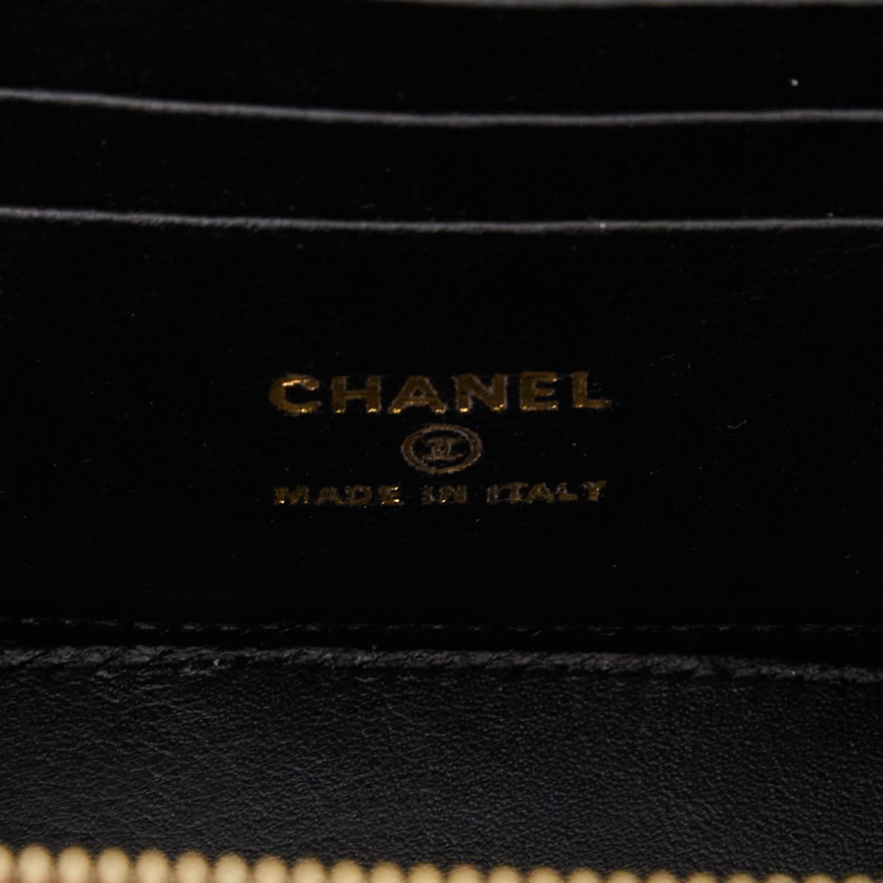 Chanel Black Caviar Quilted Pick Me Up Vanity Case Bag (2022) In Excellent Condition In Montreal, Quebec