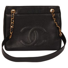 CHANEL Schwarze klassische Umhängetasche aus Leder im Kaviar-Stil