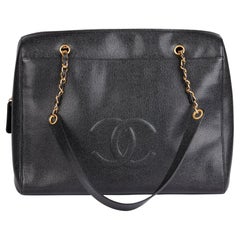 CHANEL Schwarze zeitlose Umhängetasche aus Kaviarleder Vintage