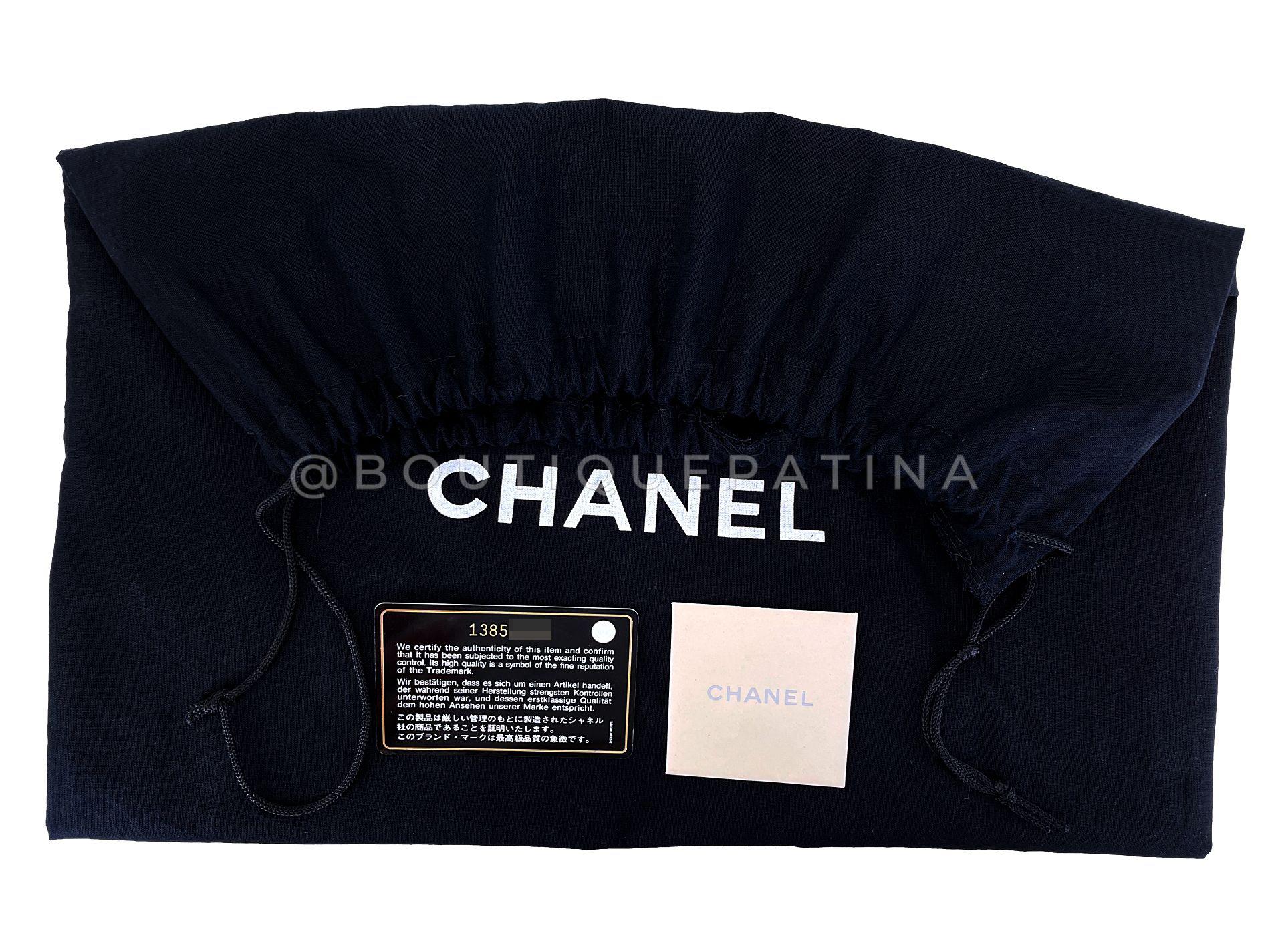 Chanel Noir Caviar Maxi Classic Double Flap Bag GHW 65472 en vente 9
