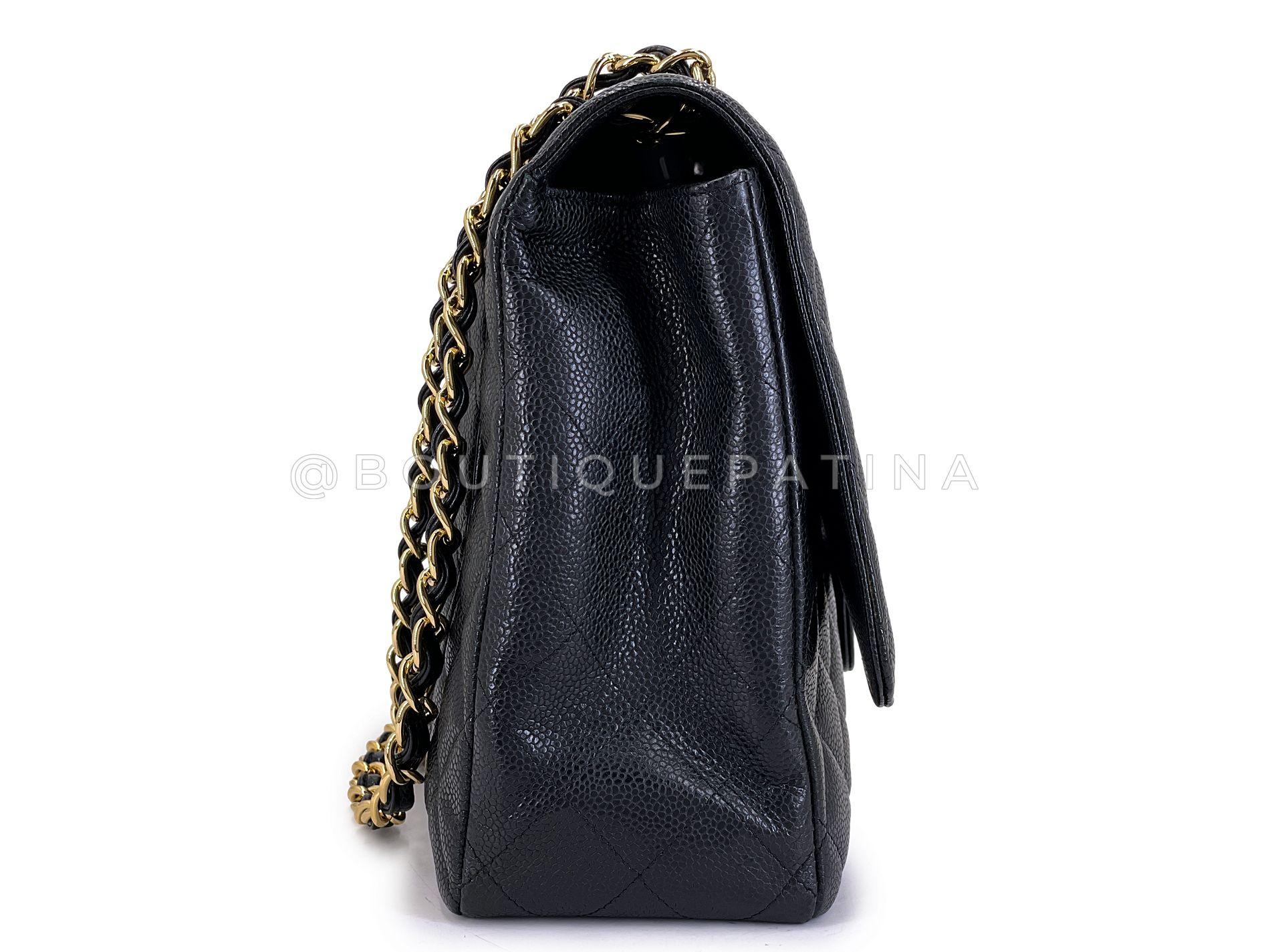 Chanel Noir Caviar Maxi Classic Double Flap Bag GHW 65472 Pour femmes en vente