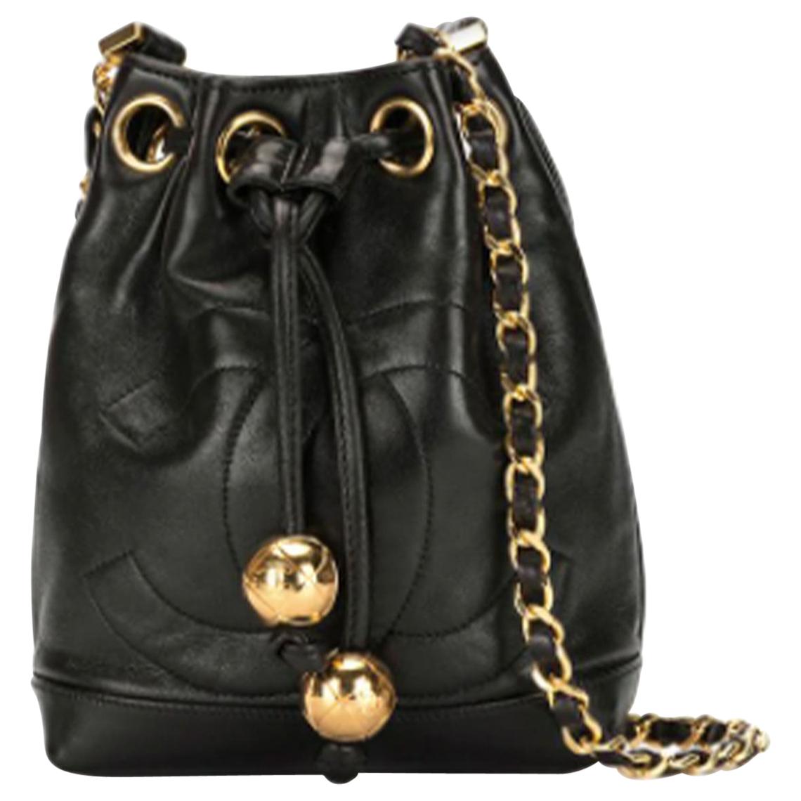 Chanel Vintage 90's Mini CC Drawstring Shoulder Bag

circa 1995
black
leather
gold-tone hardware
signature stitched interlocking CC logo
drawstring fastening
leather and chain-link shoulder strap
no lining

Made in Italy