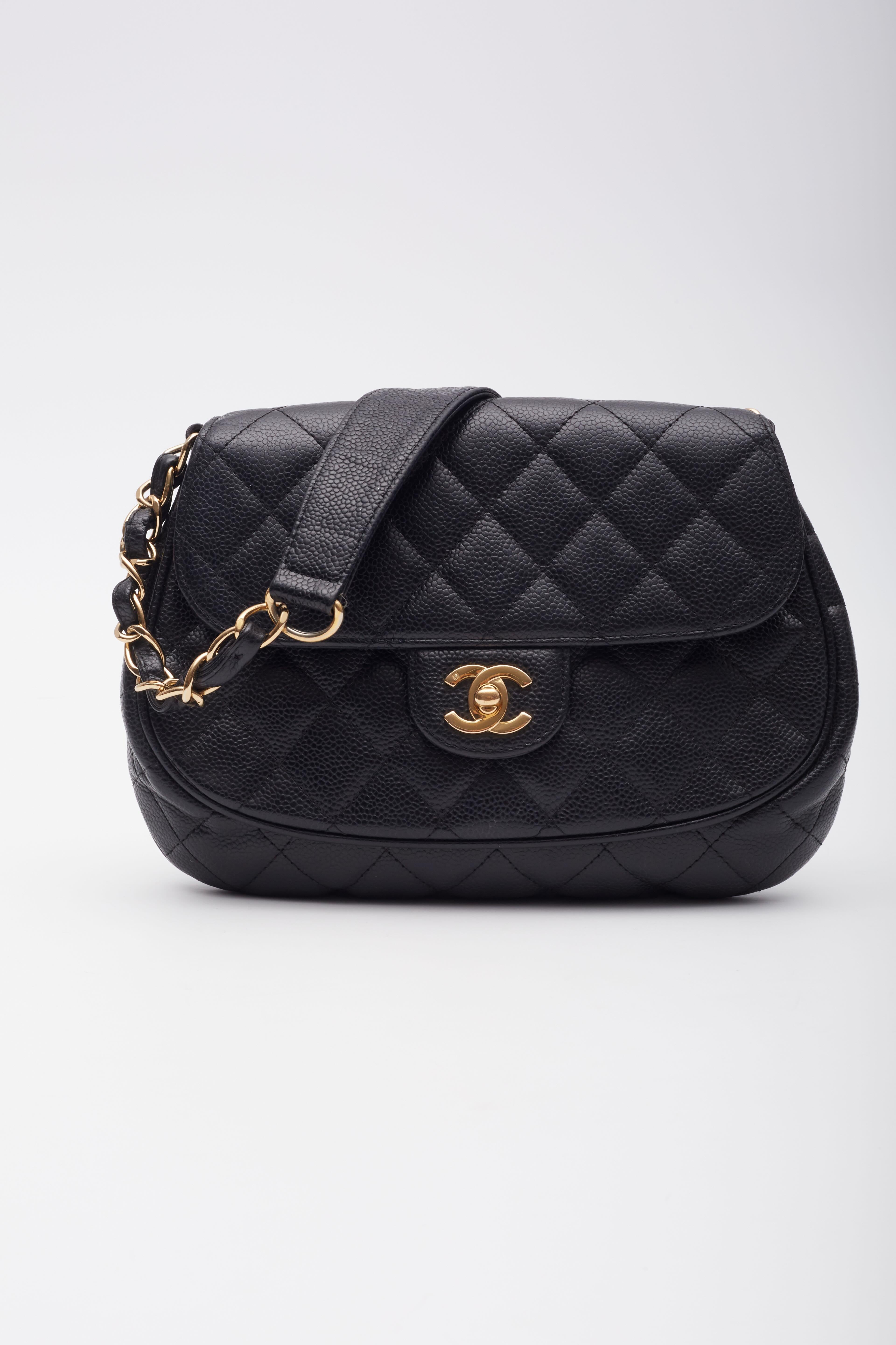 Chanel Black Caviar Quilted Flap Shoulder Bag Small In Good Condition For Sale In Montreal, Quebec