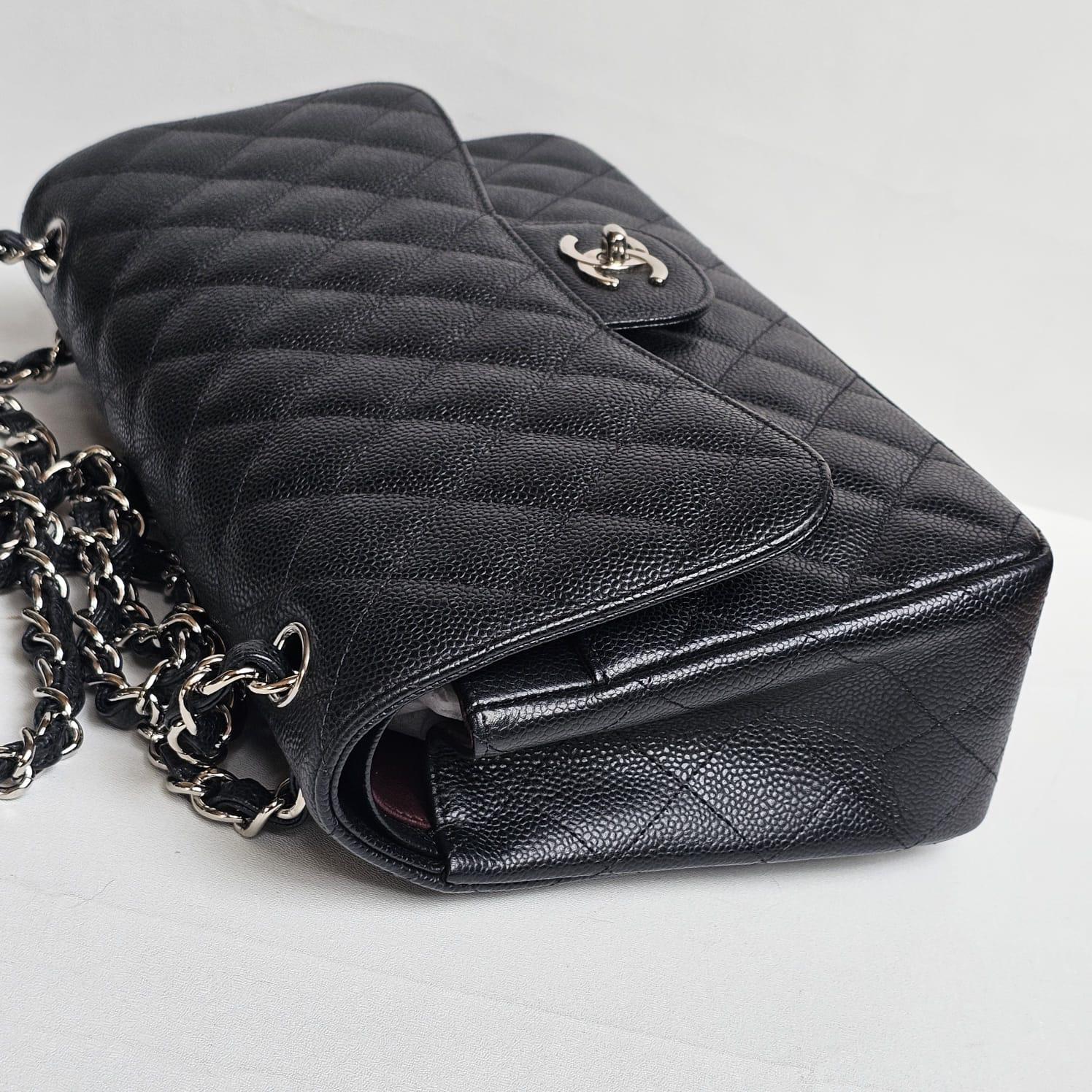 Chanel Caviar Negro Acolchado Jumbo Bolso Doble Solapa en venta 12