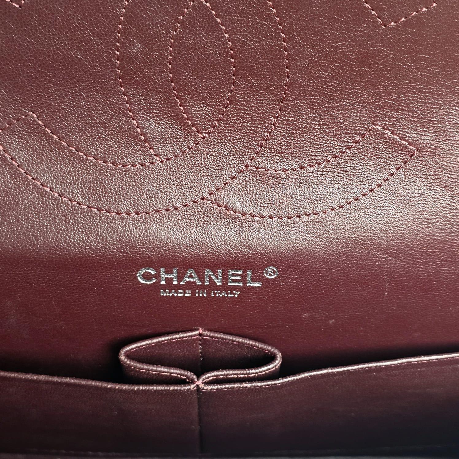 Femenino o masculino Chanel Caviar Negro Acolchado Jumbo Bolso Doble Solapa en venta