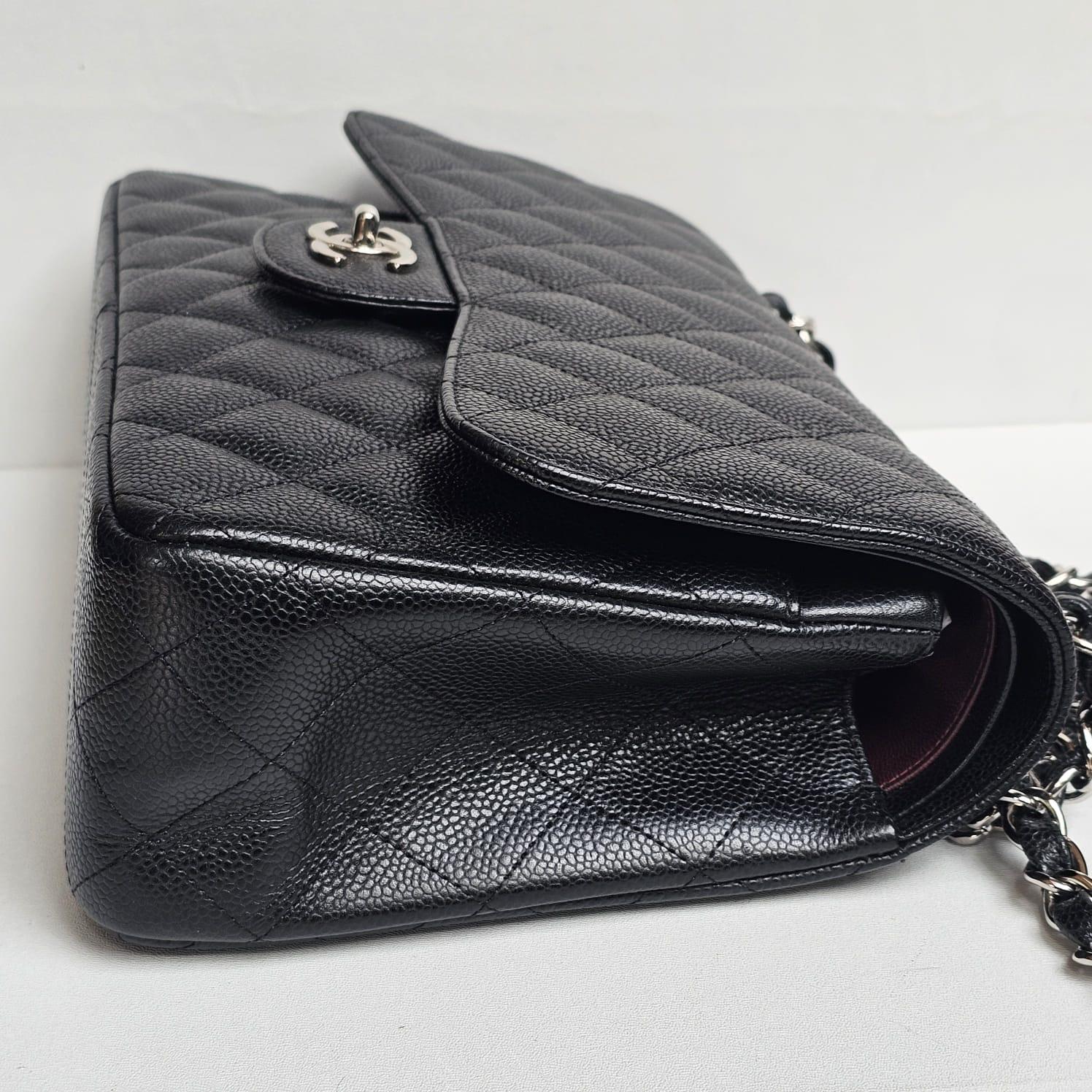 Chanel Caviar Negro Acolchado Jumbo Bolso Doble Solapa en venta 2