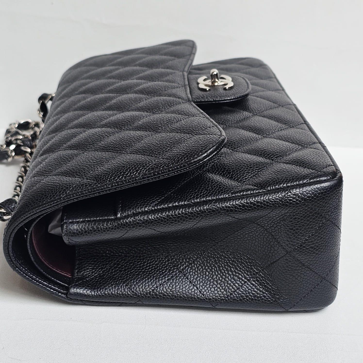 Chanel Caviar Negro Acolchado Jumbo Bolso Doble Solapa en venta 3