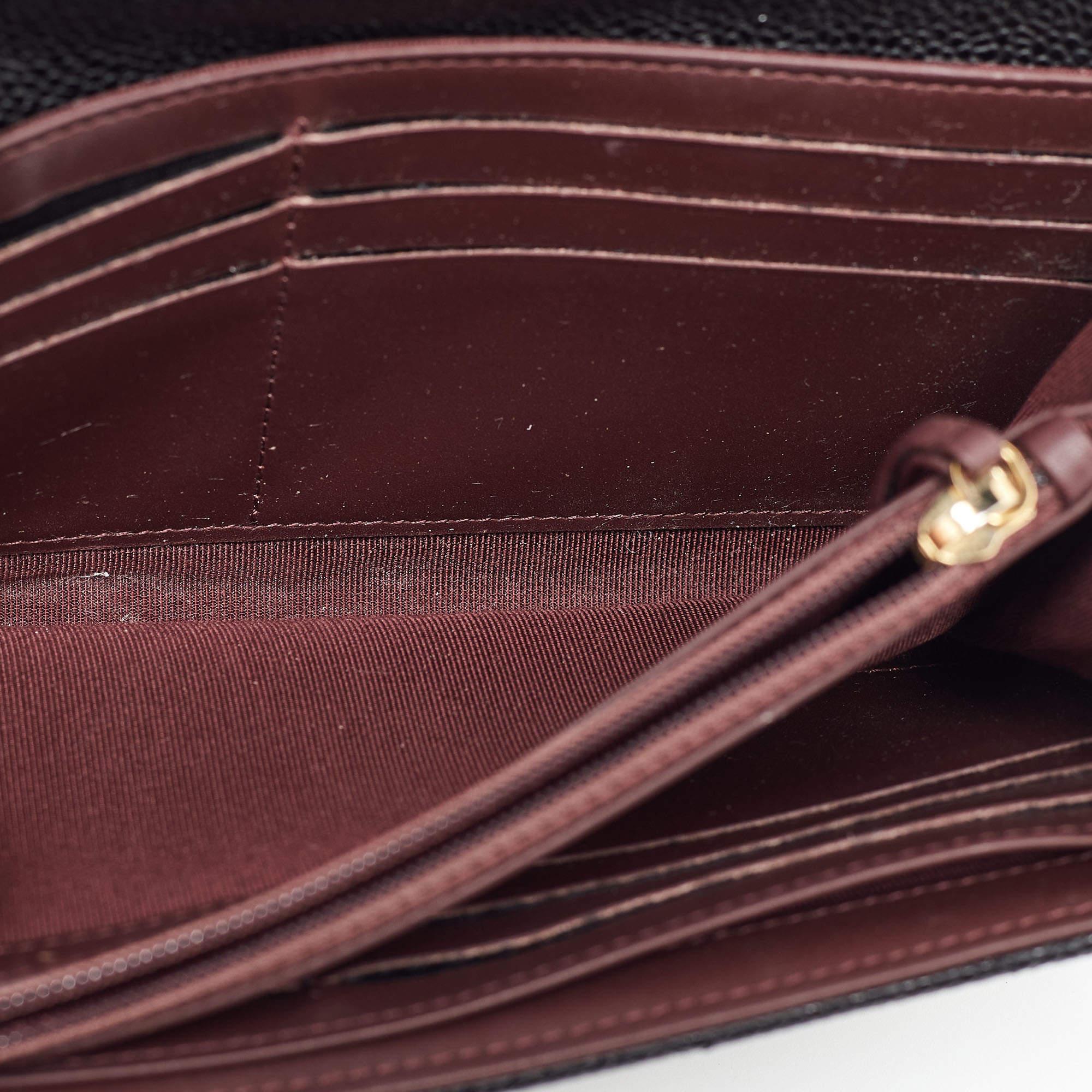 This designer wallet is an immaculate balance of sophistication and rational utility. It has been designed using prime quality materials and elevated by a sleek finish. The creation is equipped with ample space for your monetary essentials.
