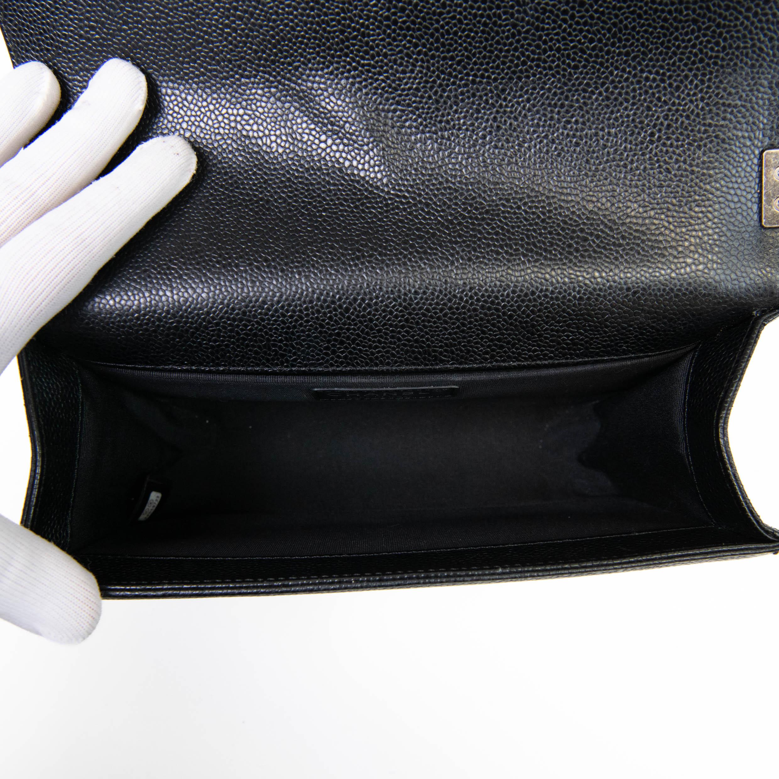 Chanel Black Caviar Quilted Leather Medium Boy Flap For Sale 3