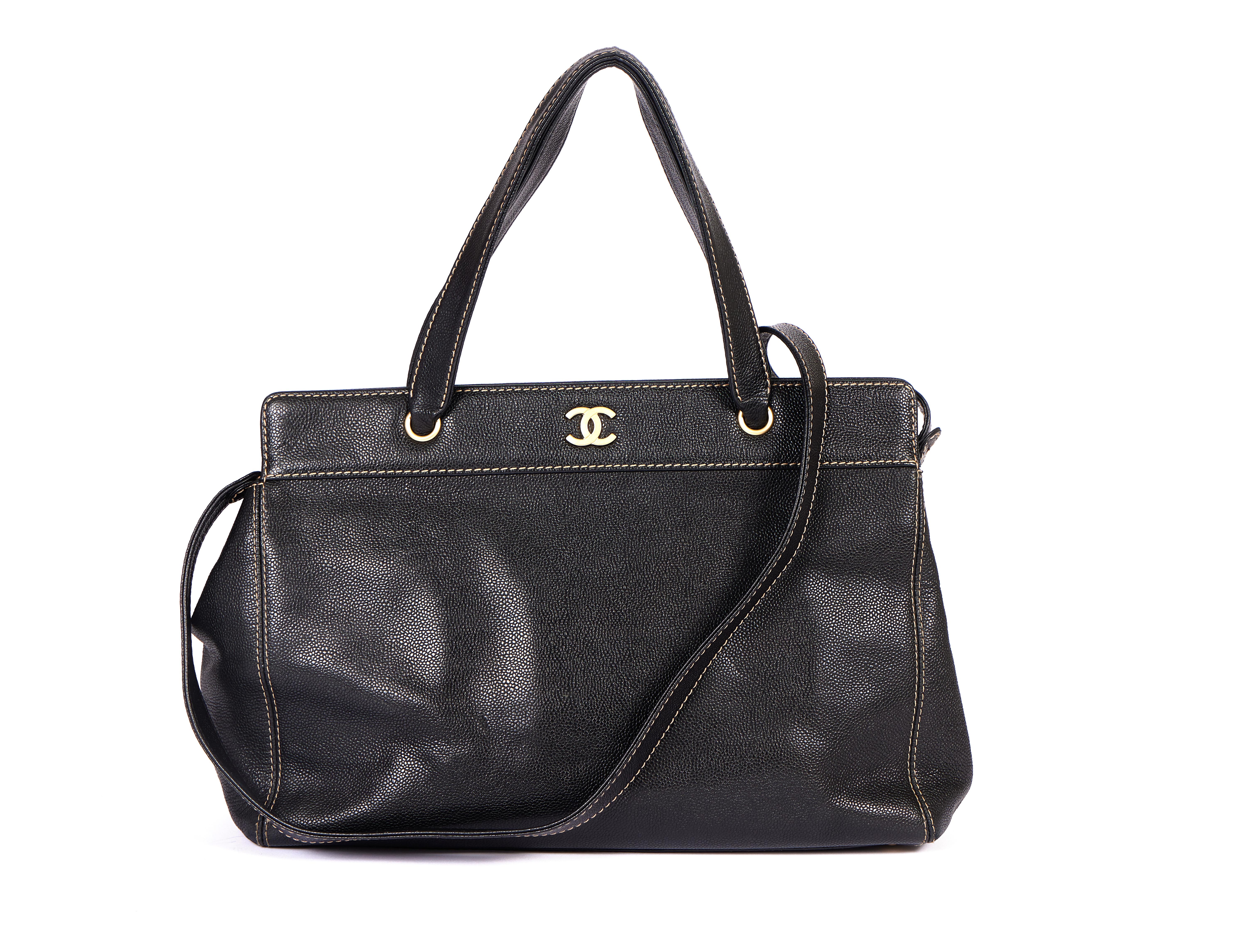 This Chanel Caviar leather bag comes in classic black and is perfect for everyday. It has handles as well as a cross body leather strap which can be attached. According to the hologram number the bag is form the era 2002 to 2005. Comes with generic