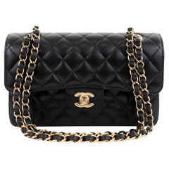 Chanel Schwarze Medium Classic Flap Bag mit goldener Hardware in Kaviar