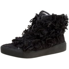 Chanel Black CC Camellia Lace High Top Sneakers Taille 37.5