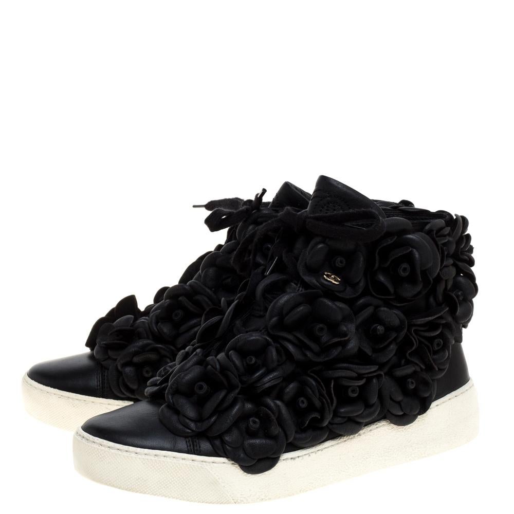 Chanel Black CC Camellia Leather High Top Sneakers Size 36.5 In Good Condition In Dubai, Al Qouz 2
