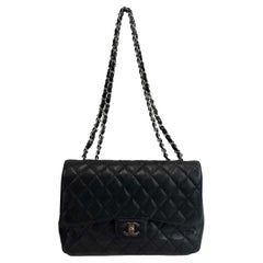 CHANEL - Borsa a tracolla Jumbo in pelle trapuntata nera CC Caviar