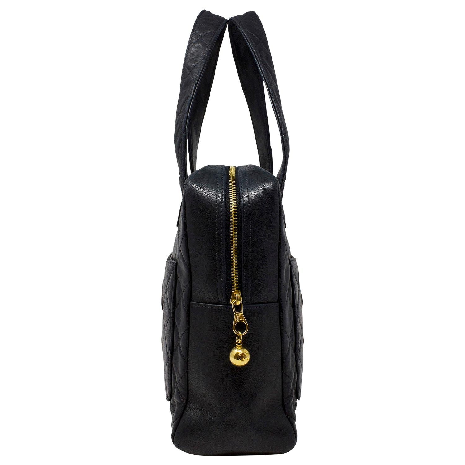 Chanel Black CC Double Logo Bag In Excellent Condition For Sale In Atlanta, GA