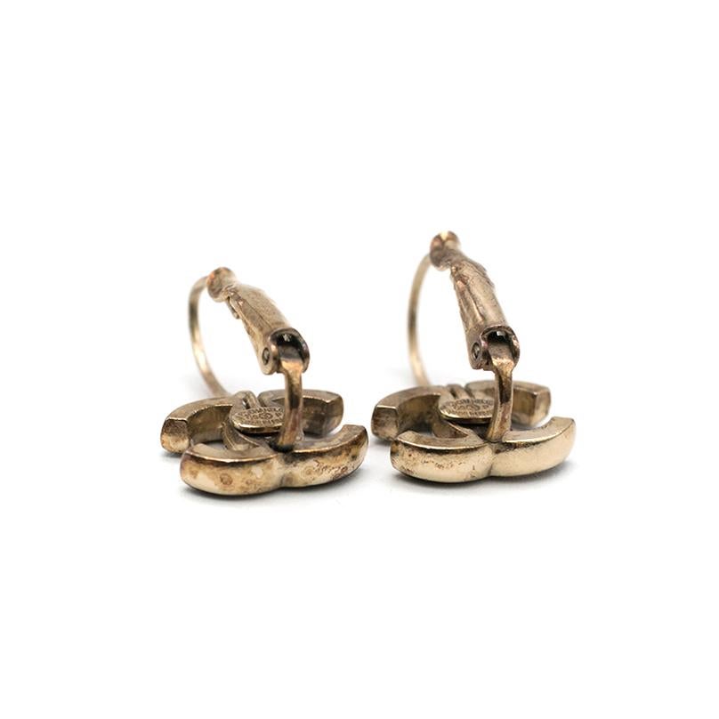 Chanel Black CC Drop Earrings 

- Black CC logo
- Metal
- Made in France

Please note, these items are pre-owned and may show signs of being stored even when unworn and unused. This is reflected within the significantly reduced price. Please refer