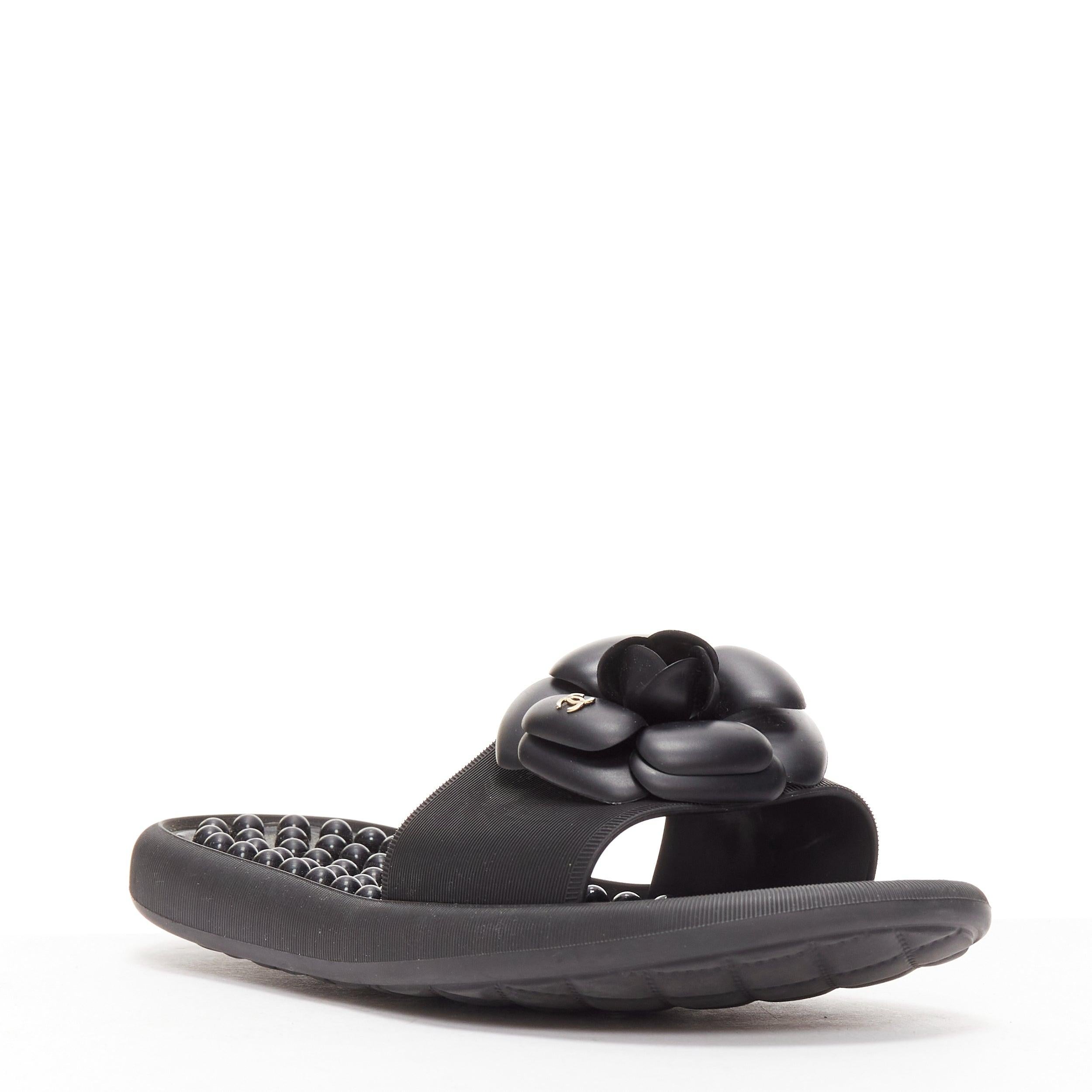 CHANEL black CC logo camellia pebbled insole thermoplastic slippers EU36 In Good Condition For Sale In Hong Kong, NT