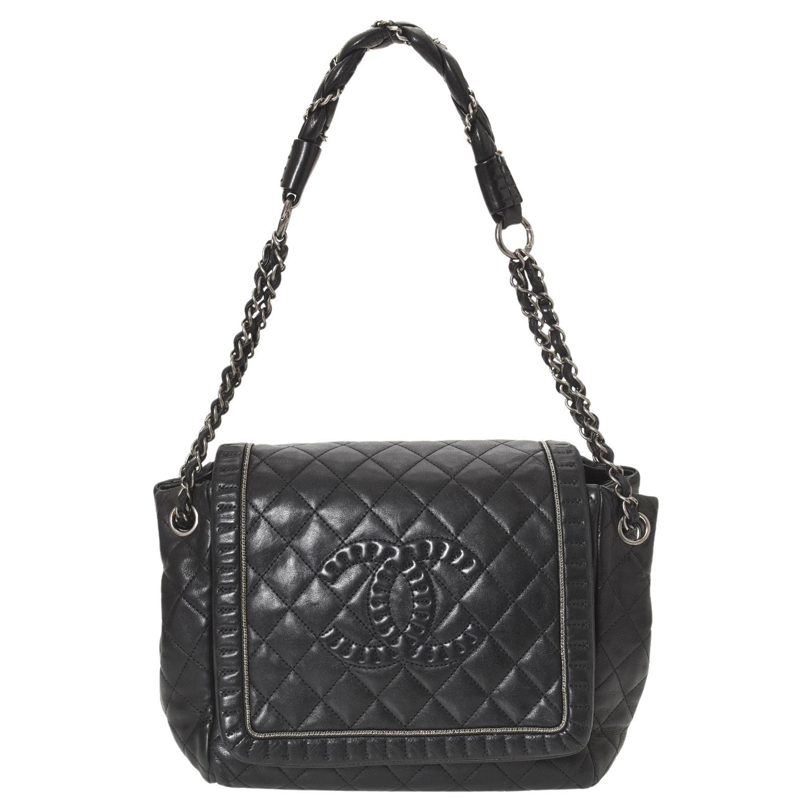 Chanel Black CC Logo Chain Shoulder Bag For Sale at 1stDibs