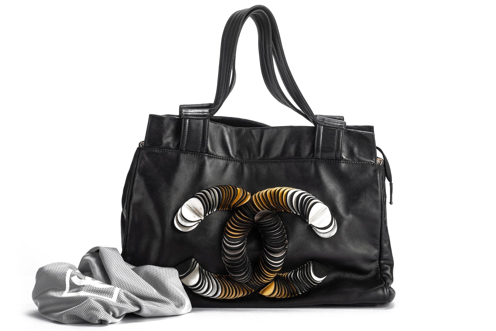 Chanel Black CC Logo Discs Shoulder Bag For Sale 7