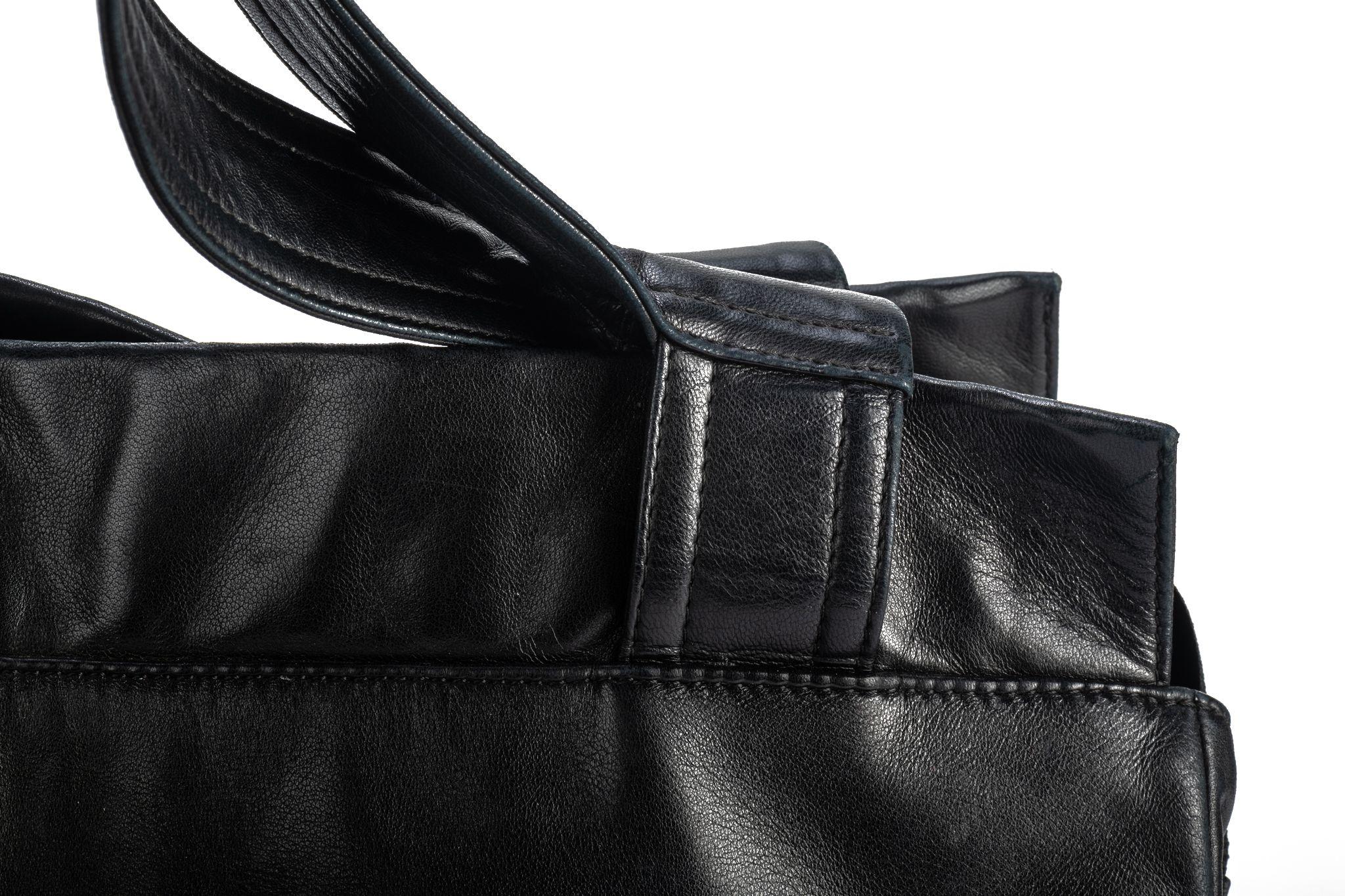 Chanel Black CC Logo Discs Shoulder Bag For Sale 2