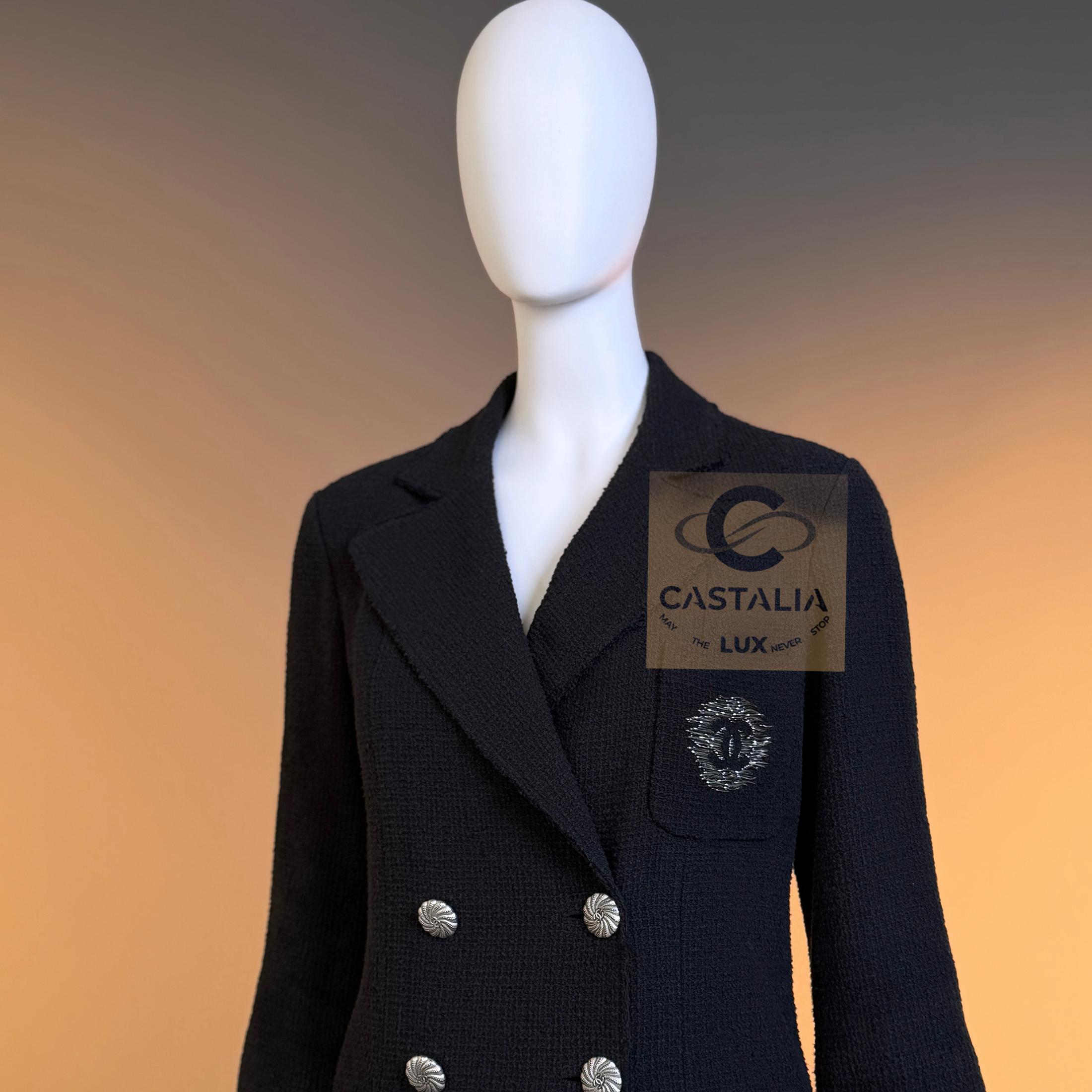 CHANEL Black CC Logo Patch Tweed Jacket 36 FR For Sale 6
