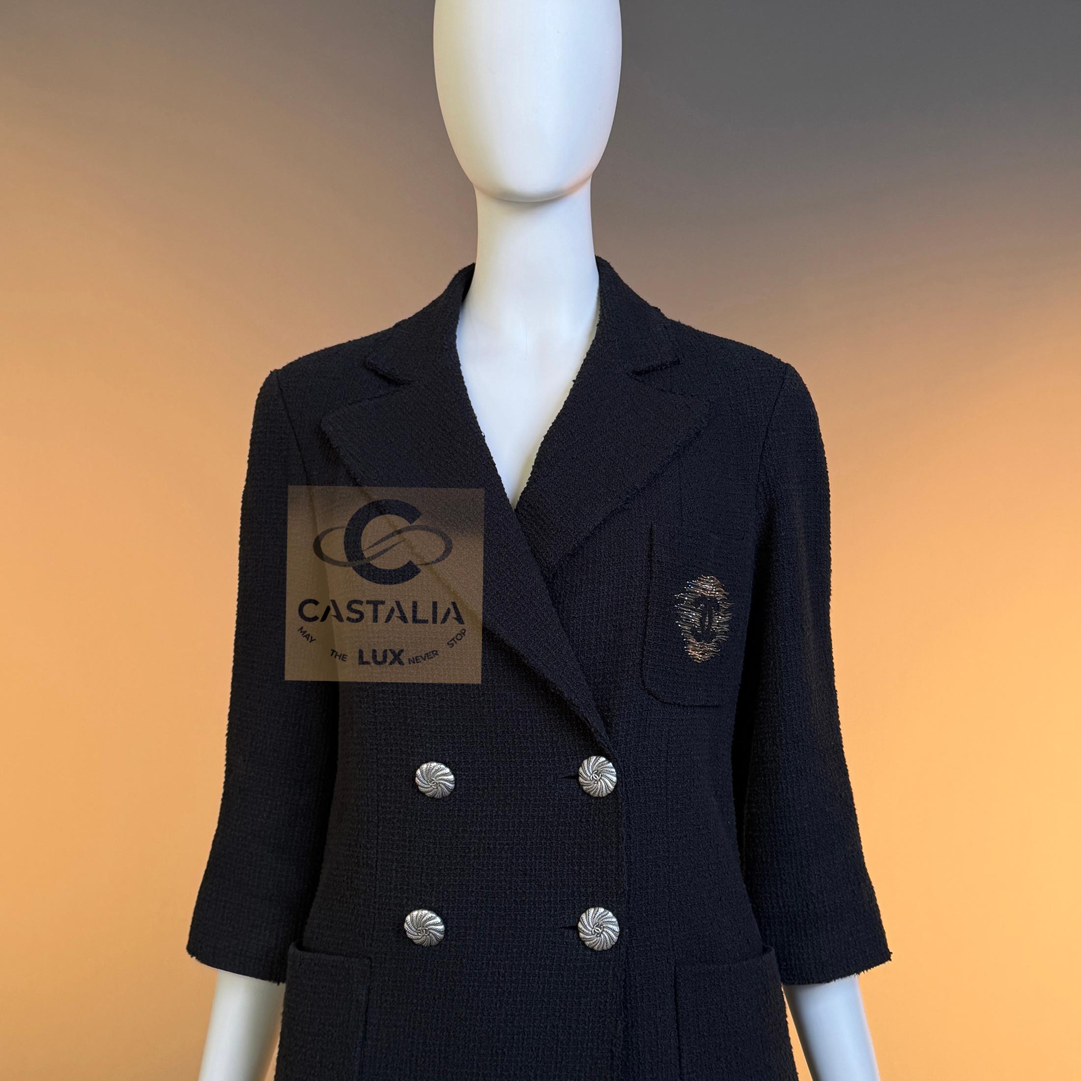 CHANEL Black CC Logo Patch Tweed Jacket 36 FR For Sale 11