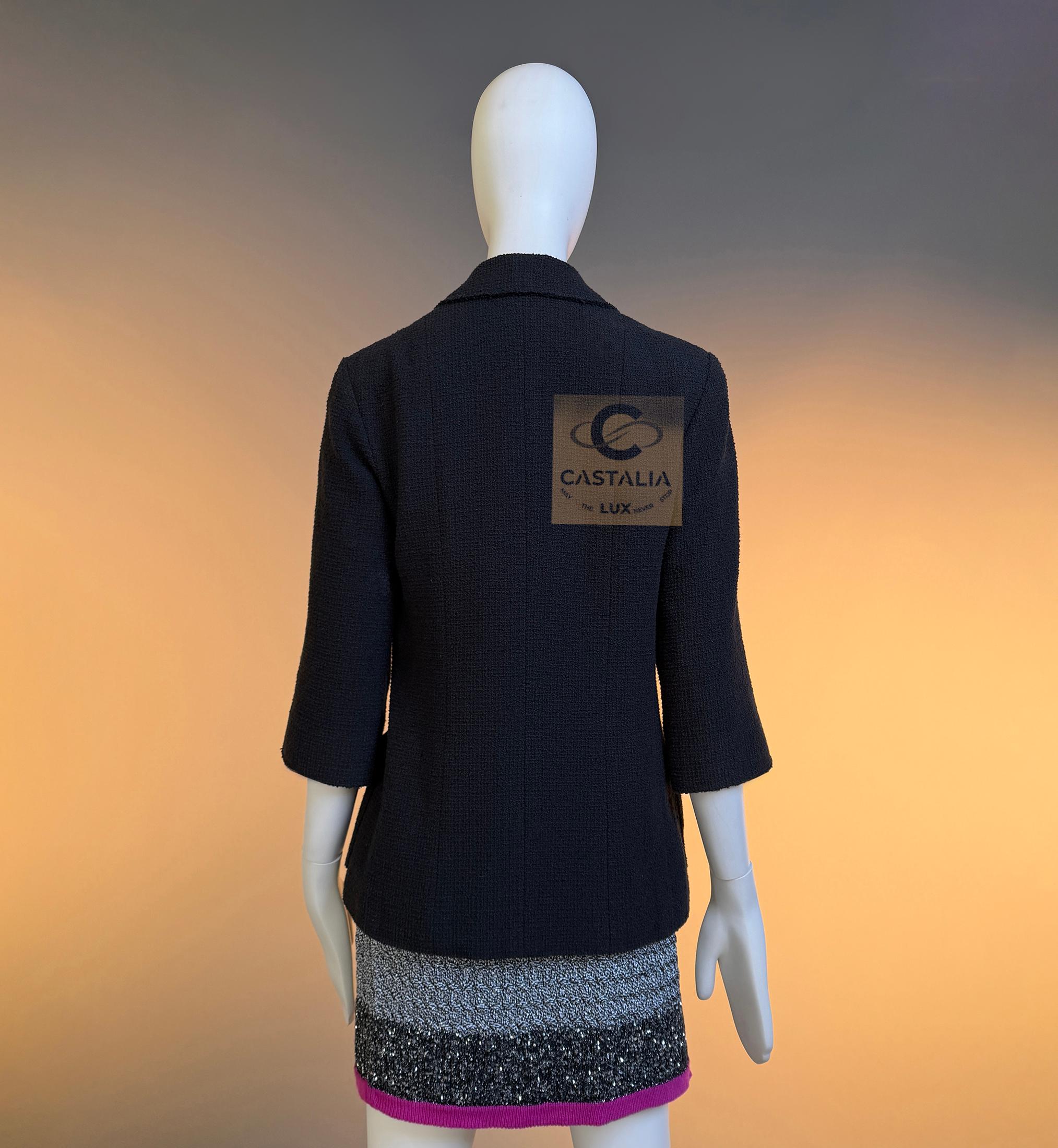 CHANEL Black CC Logo Patch Tweed Jacket 36 FR For Sale 12
