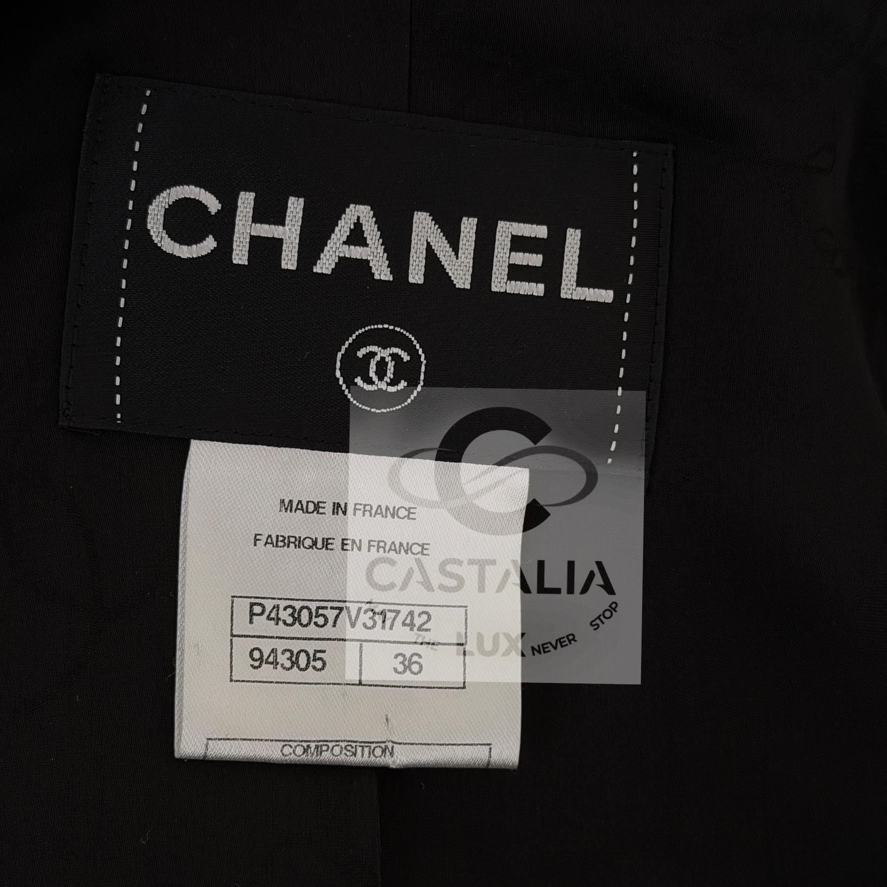 CHANEL Black CC Logo Patch Tweed Jacket 36 FR For Sale 13