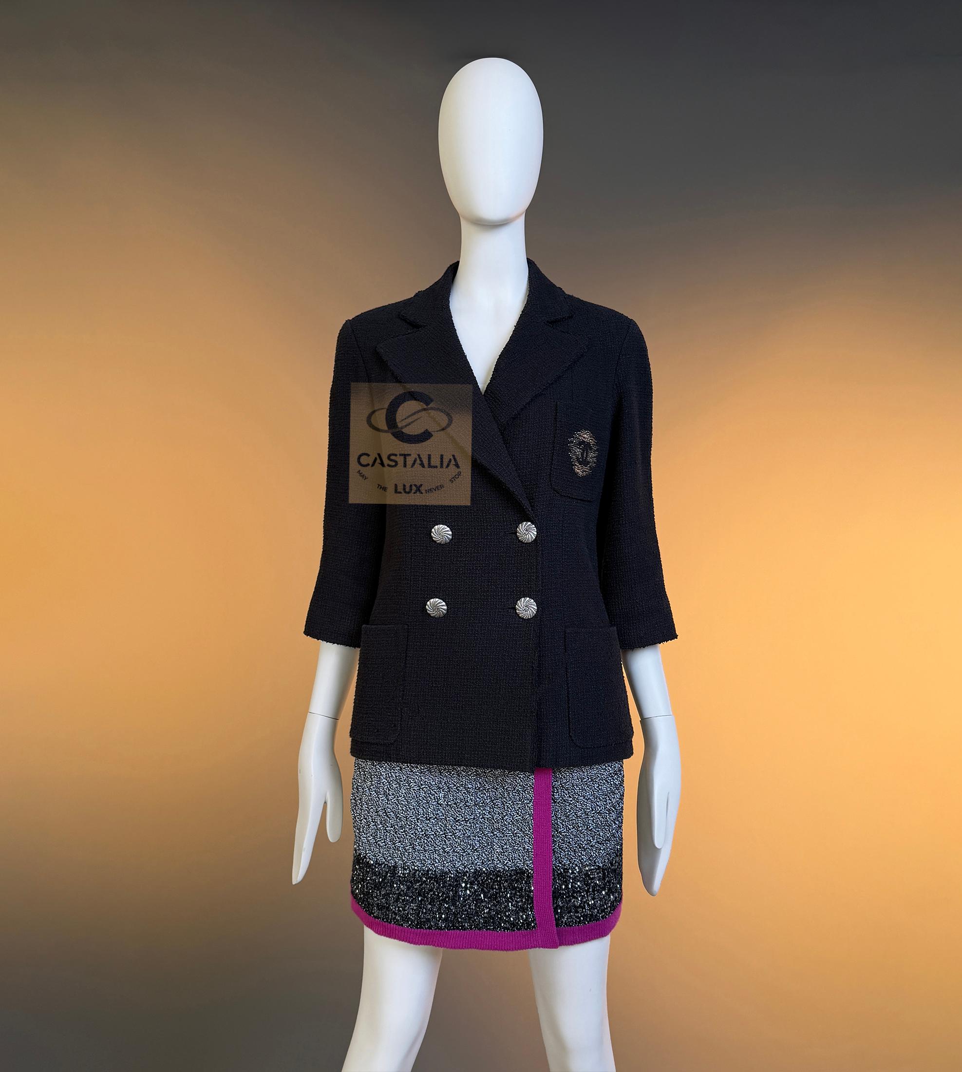CHANEL Black CC Logo Patch Tweed Jacket 36 FR For Sale 3