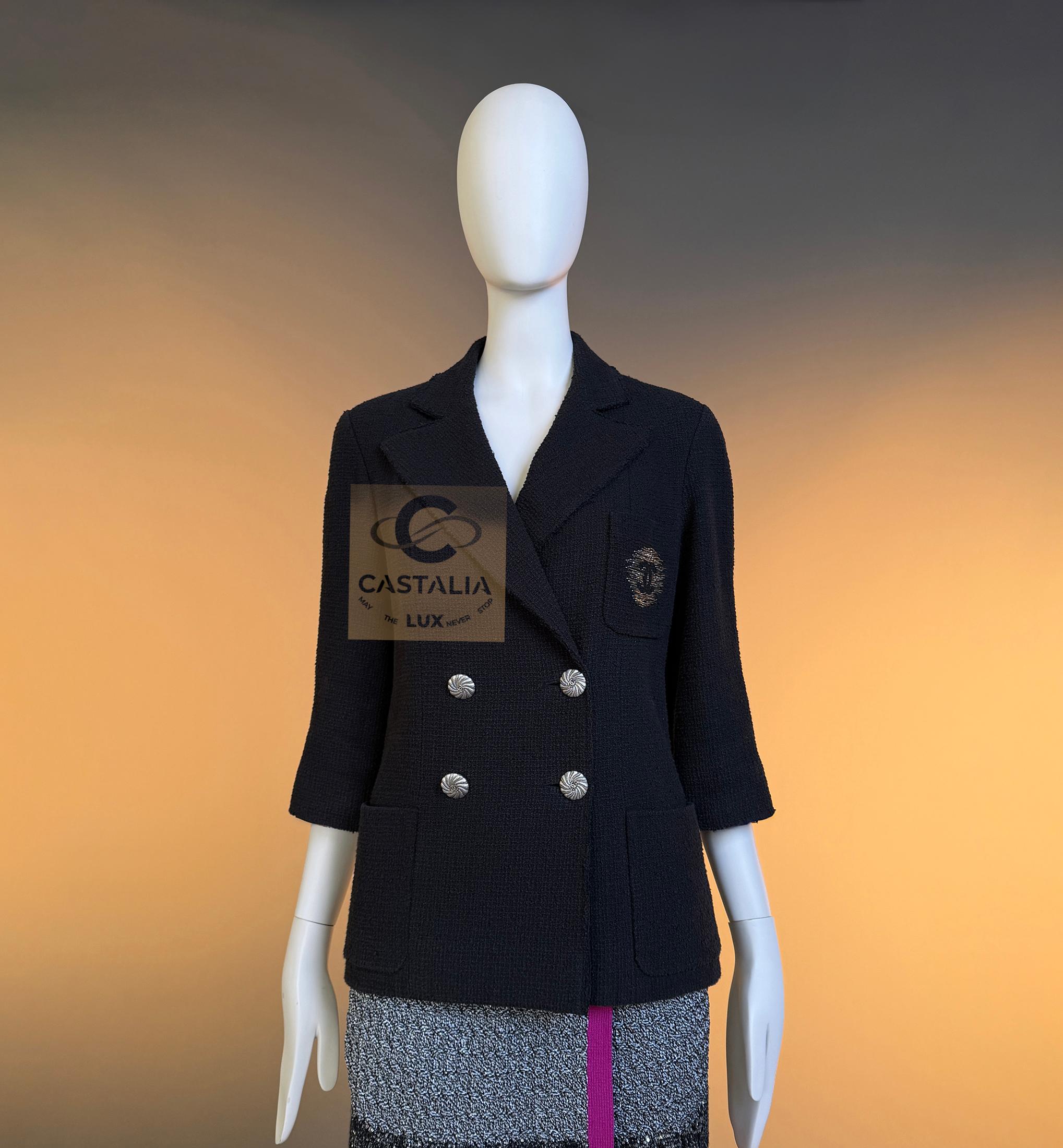 CHANEL Black CC Logo Patch Tweed Jacket 36 FR For Sale 4