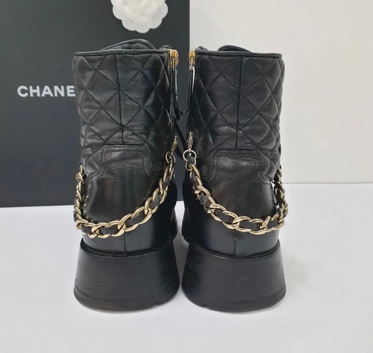 Chanel Black CC Shiny Lace Up Combat Boots In Good Condition In Krakow, PL